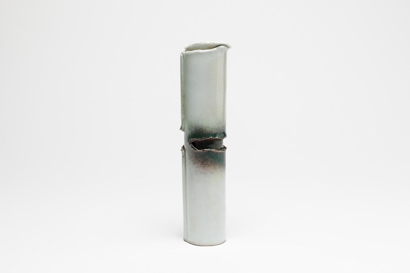 Francese Elegante vaso di ceramica bianca in porcellana di Tim Orr, 1970 in vendita