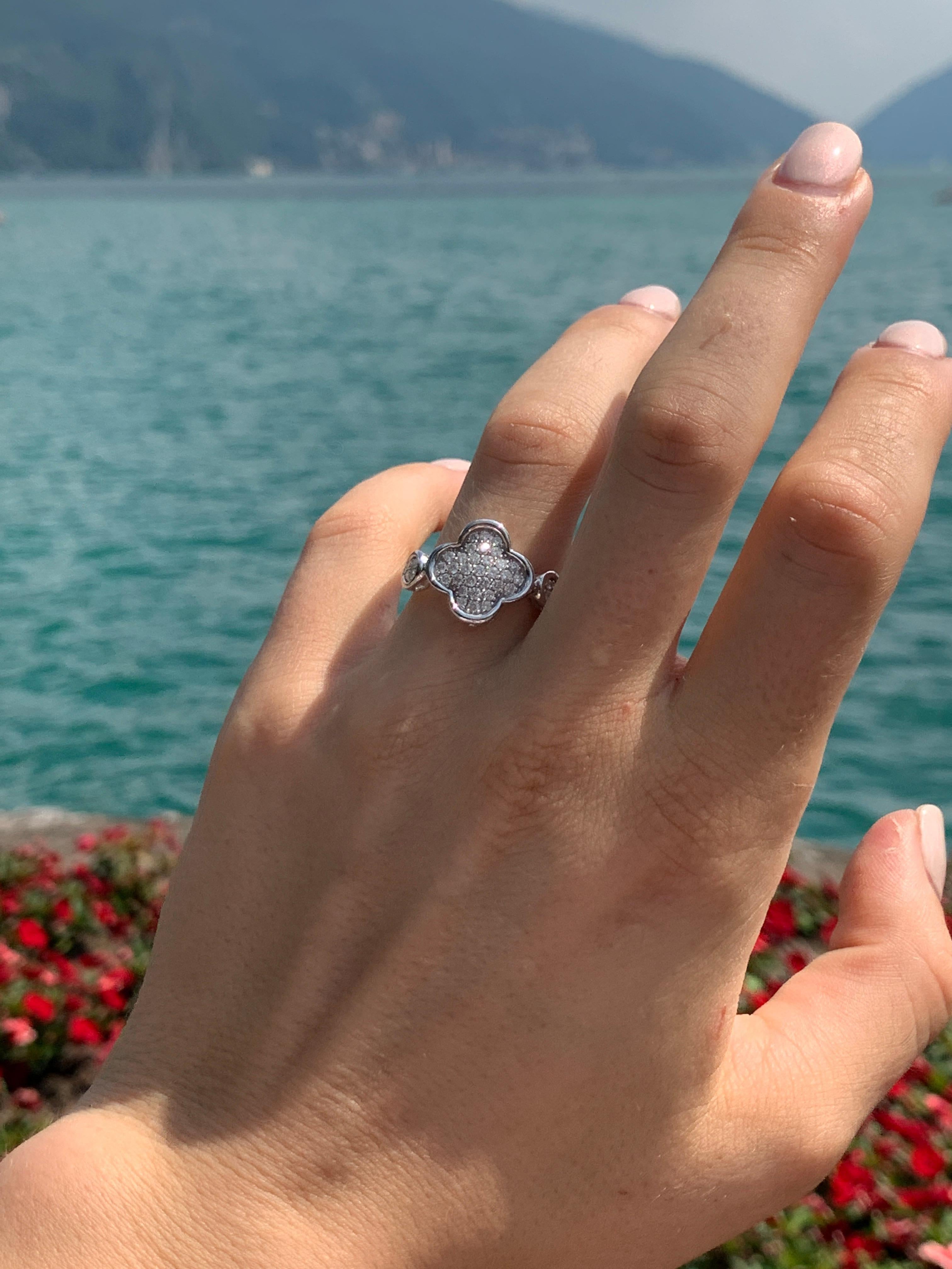 Women's Elegant White Diamond White Diamond Gold 18 Karat Romantic Ring For Sale