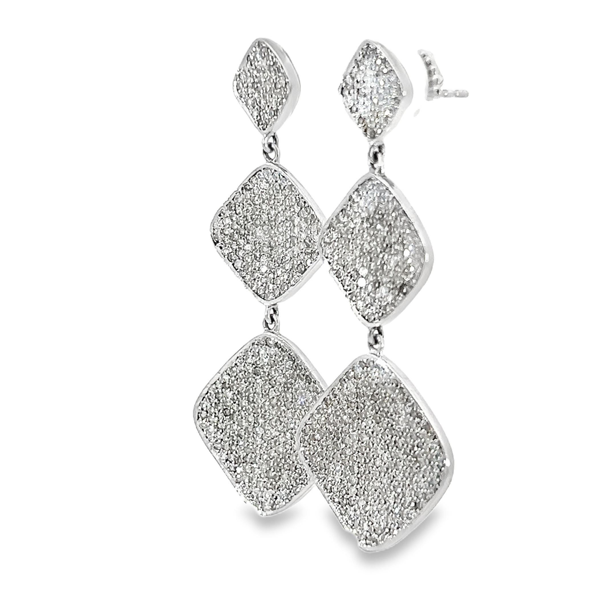 Elegant White Gold Diamond Earrings In New Condition For Sale In New York, NY