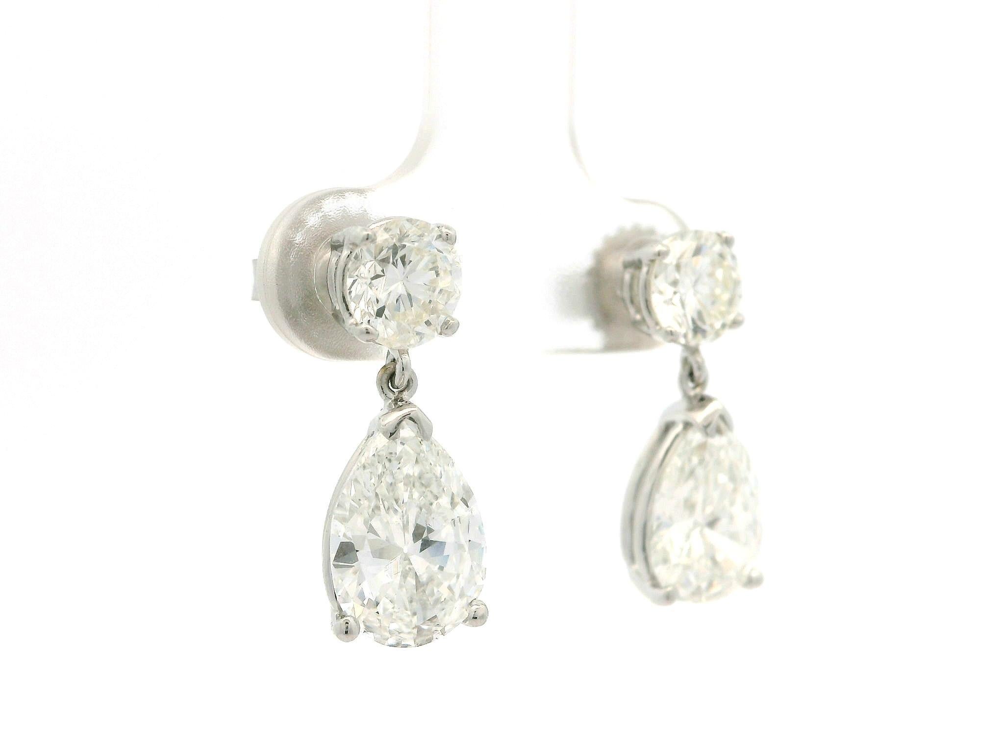 Eleganti orecchini a goccia in oro bianco GIA con pera e diamante rotondo da 4,87 ct. in vendita 5