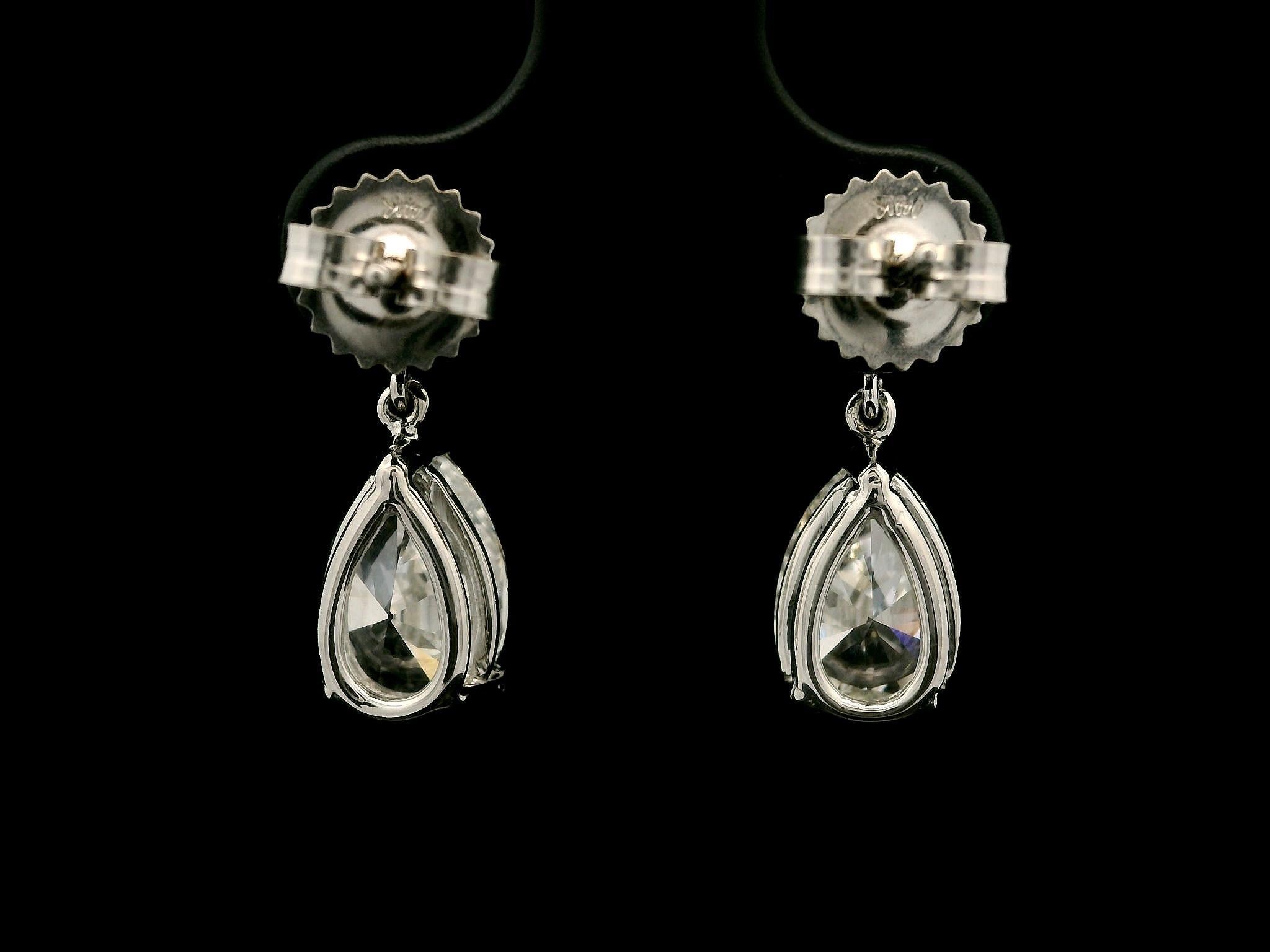 Taglio a goccia Eleganti orecchini a goccia in oro bianco GIA con pera e diamante rotondo da 4,87 ct. in vendita