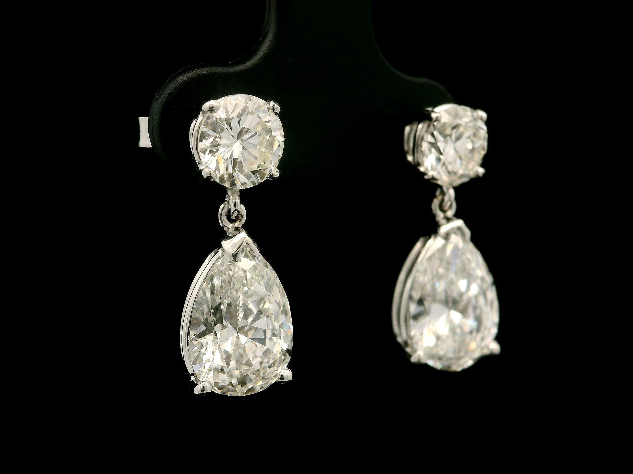 Eleganti orecchini a goccia in oro bianco GIA con pera e diamante rotondo da 4,87 ct. in vendita 2