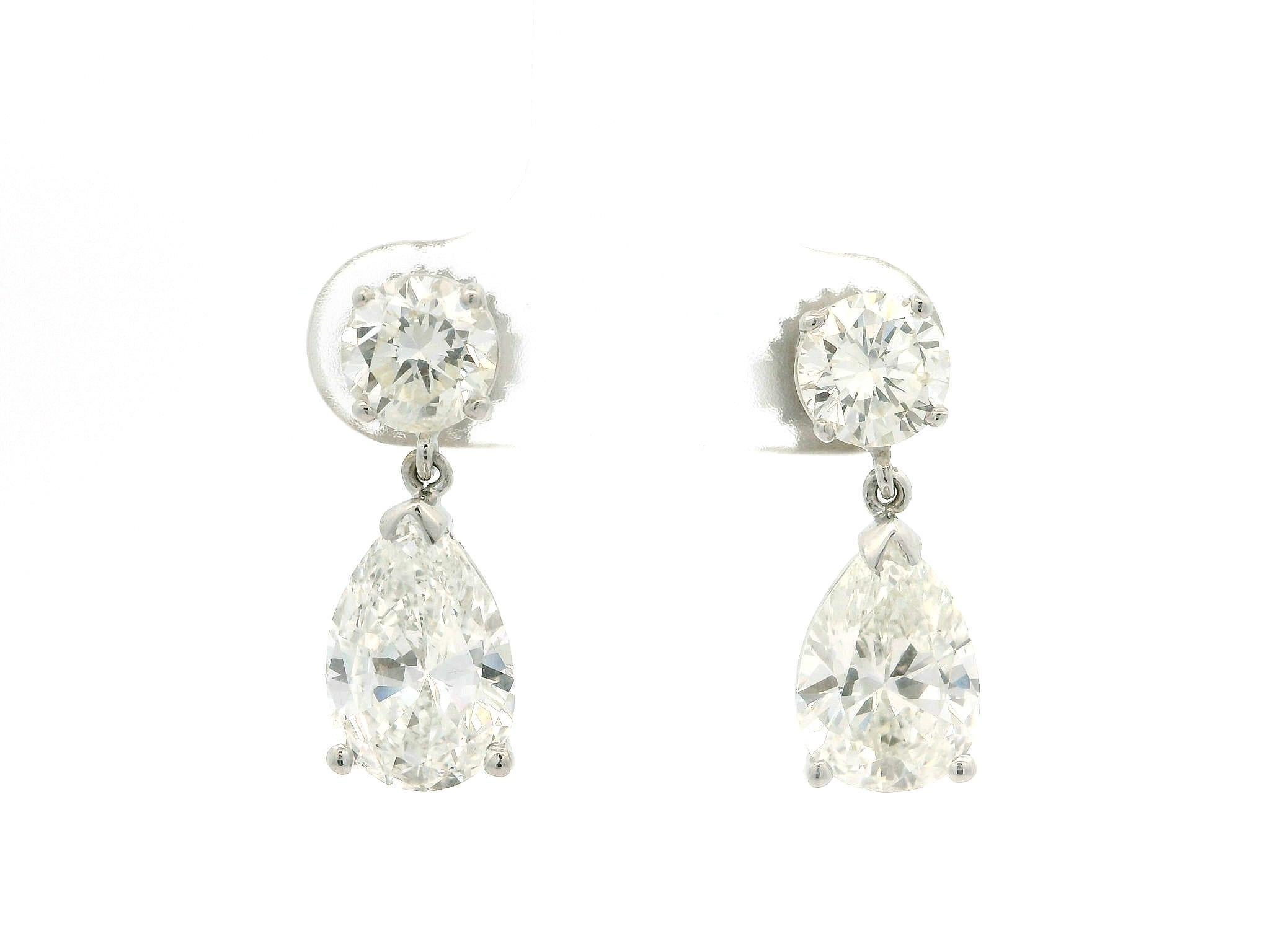 Eleganti orecchini a goccia in oro bianco GIA con pera e diamante rotondo da 4,87 ct. in vendita 4