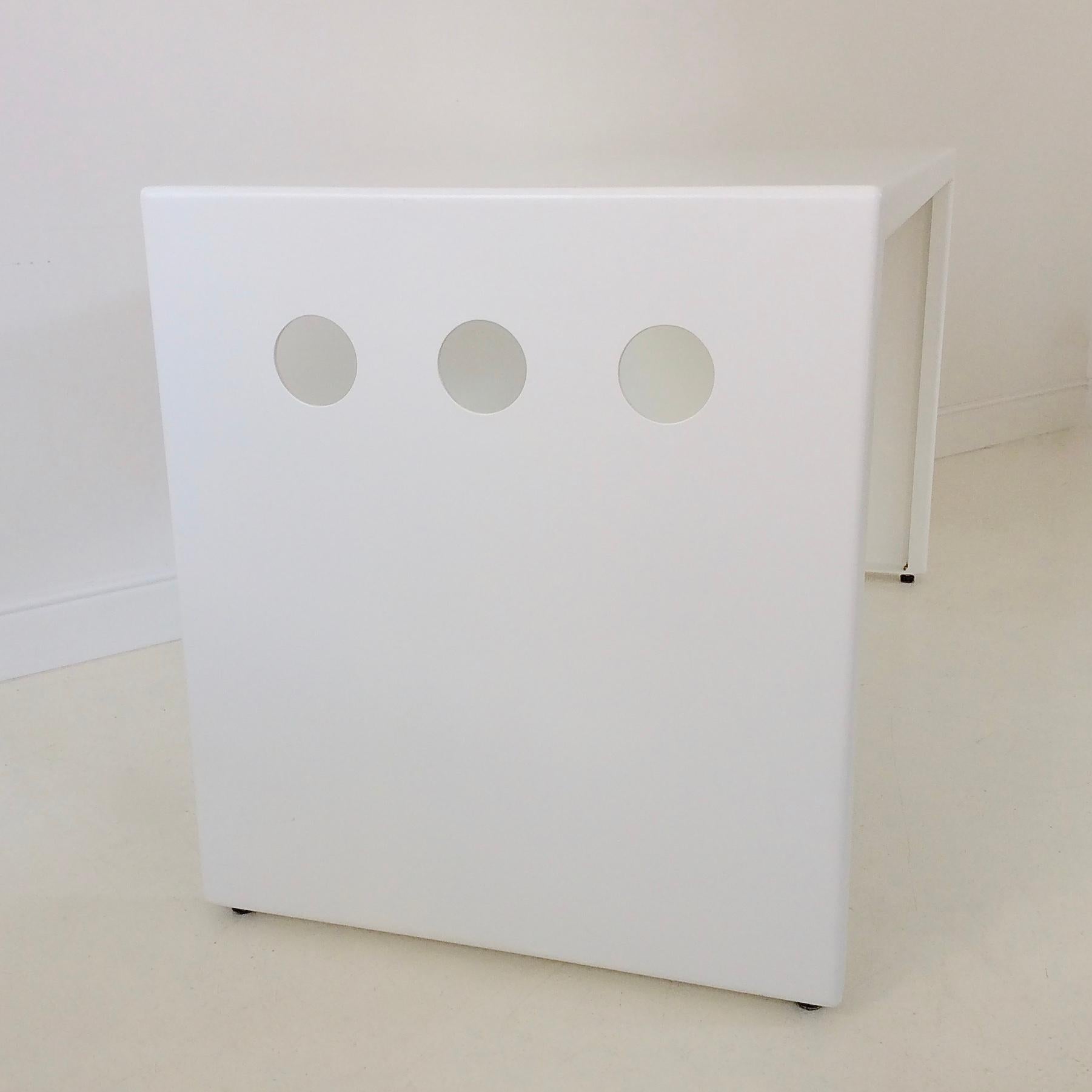 Elegant White Lacquered Metal Console/Desk, circa 1980 In Good Condition In Brussels, BE