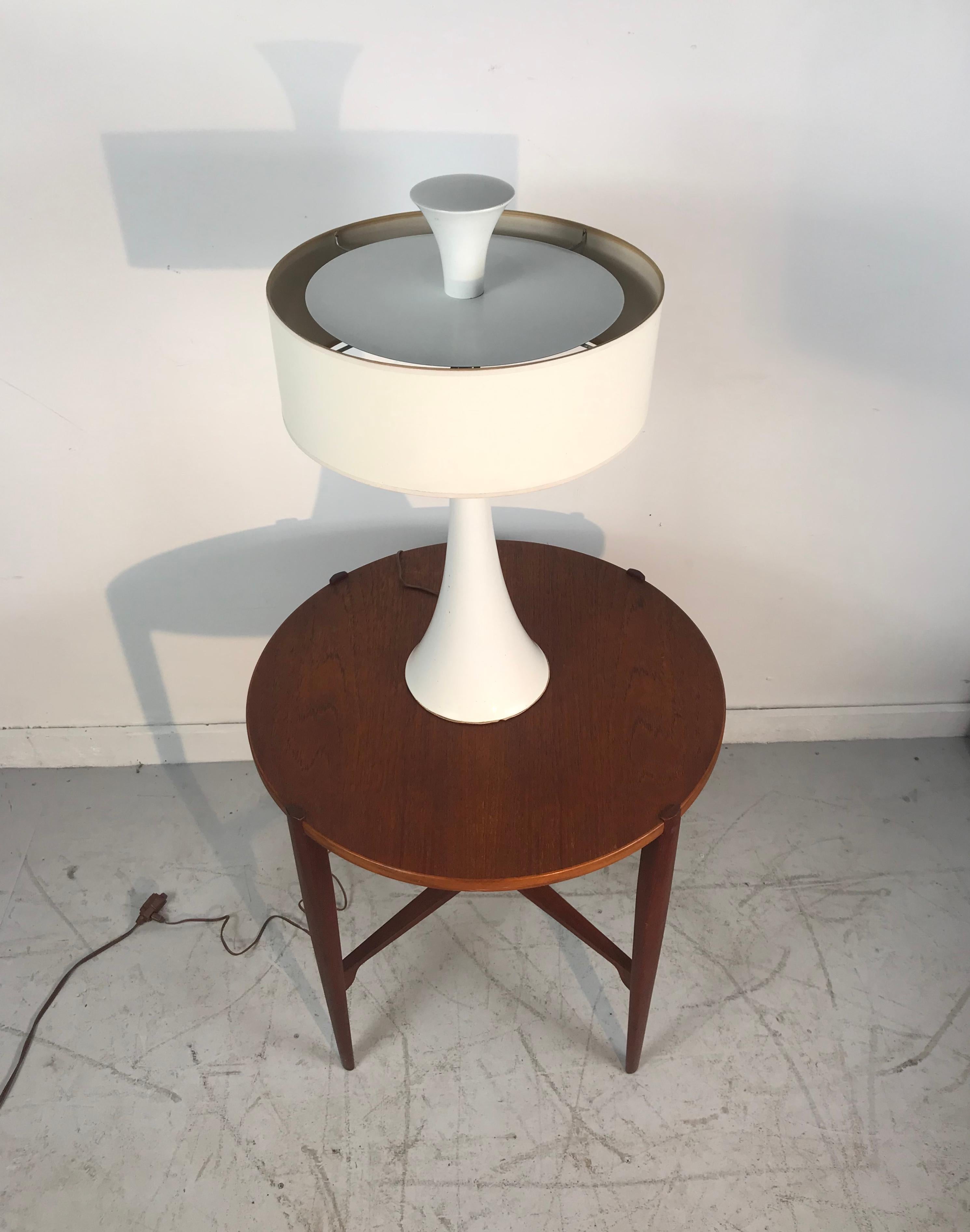 Elegant White Modernist Trumpet Base Table Lamp  Gerald Thurston, Lightolier For Sale 4