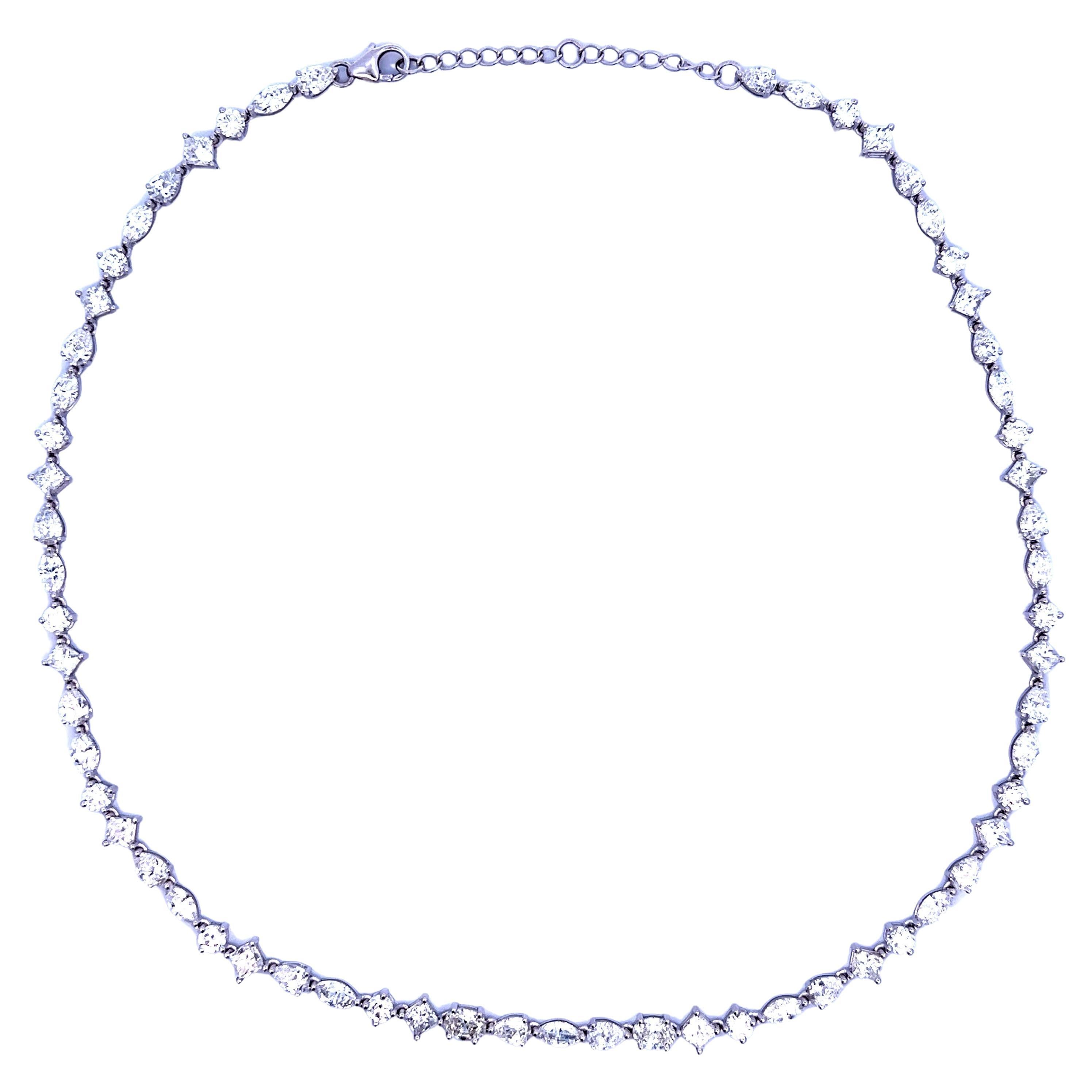 Elegante collana con ciondolo bianco e catena in argento - Accessorio senza tempo