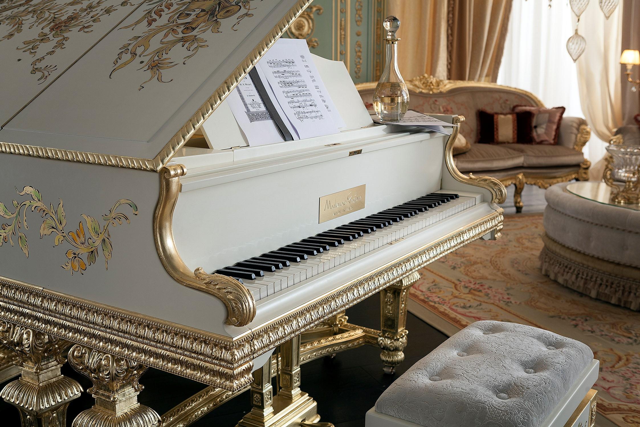 Eleganter weißer Klavierhocker mit Blattgolddekorationen von Modenese im Zustand „Neu“ im Angebot in PADOVA, Italy