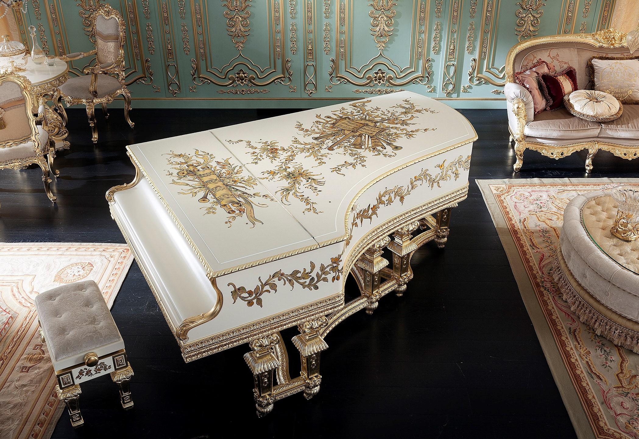 Eleganter weißer Klavierhocker mit Blattgolddekorationen von Modenese (Holz) im Angebot