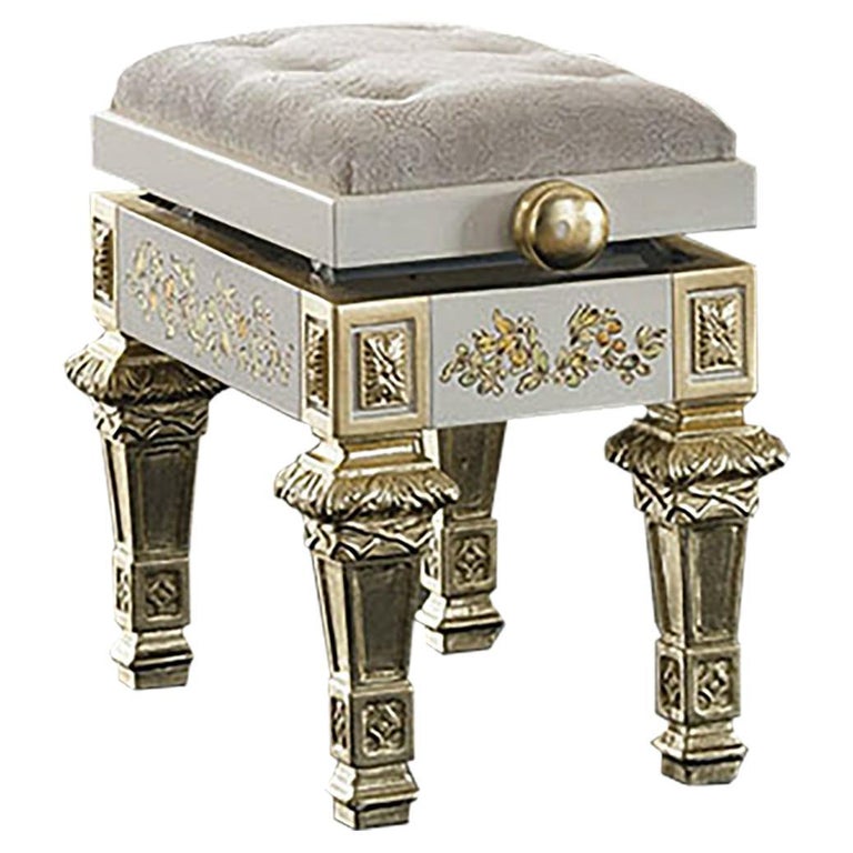 Elegant White Piano Stool with Gold Leaf Decorations by Modenese For Sale  at 1stDibs