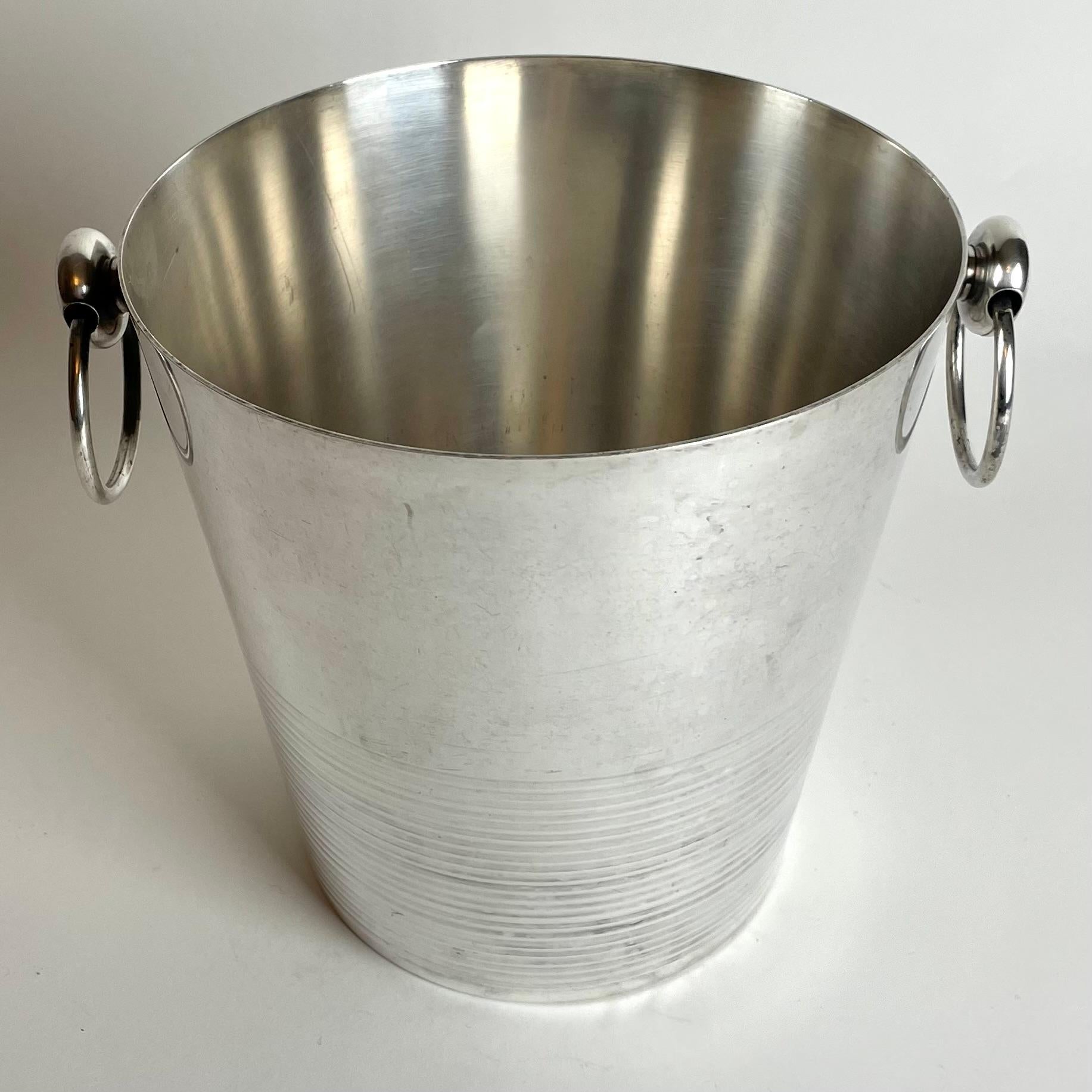Der elegante Weinkühler mit gestreiftem Dekor aus den 1930er-1940er Jahren (Art déco) im Angebot