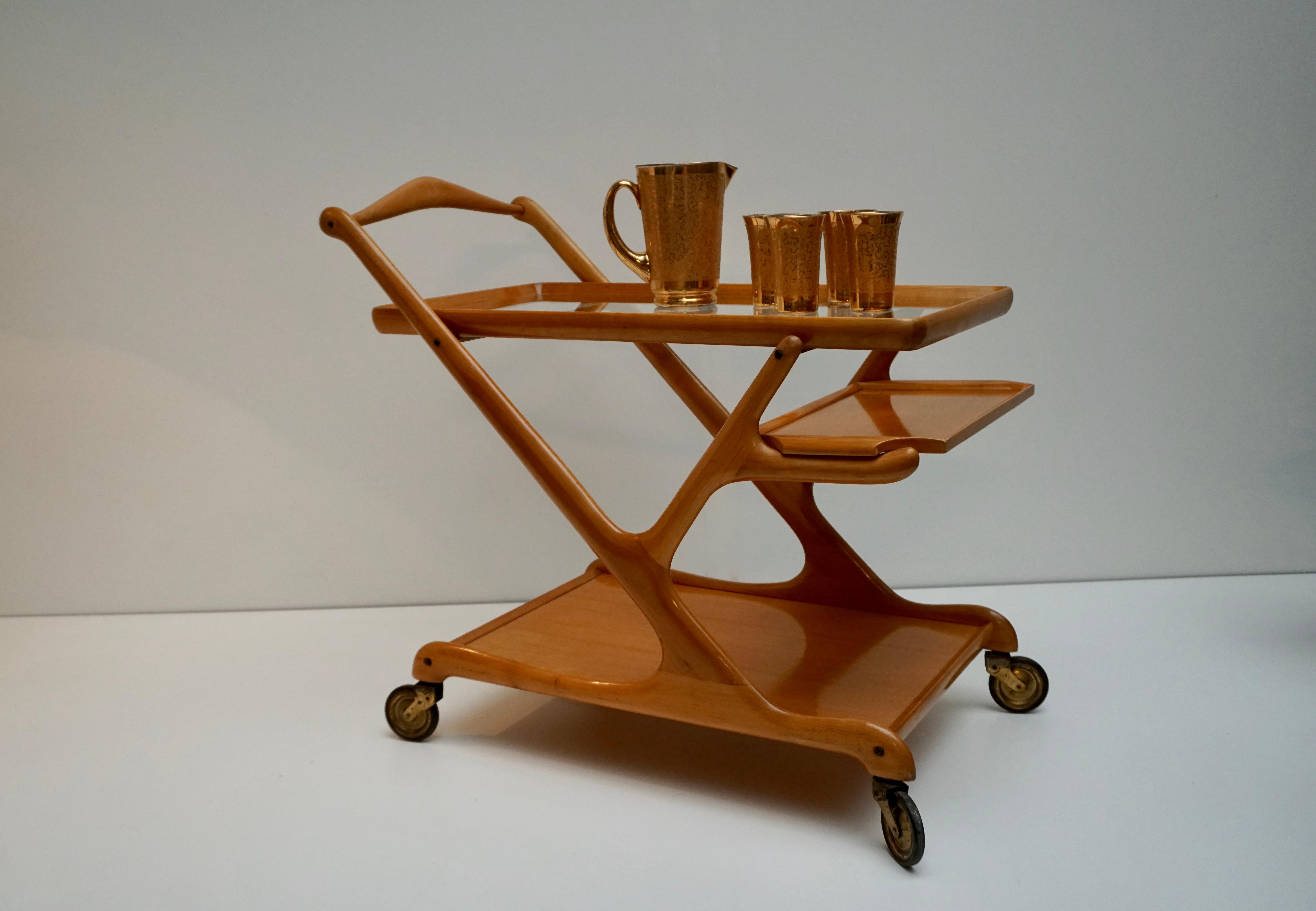 Elegant Italian midcentury tea trolley or bar cart in the style of Ico Parisi. 
Including the original removable serving tray and the glass top.
 