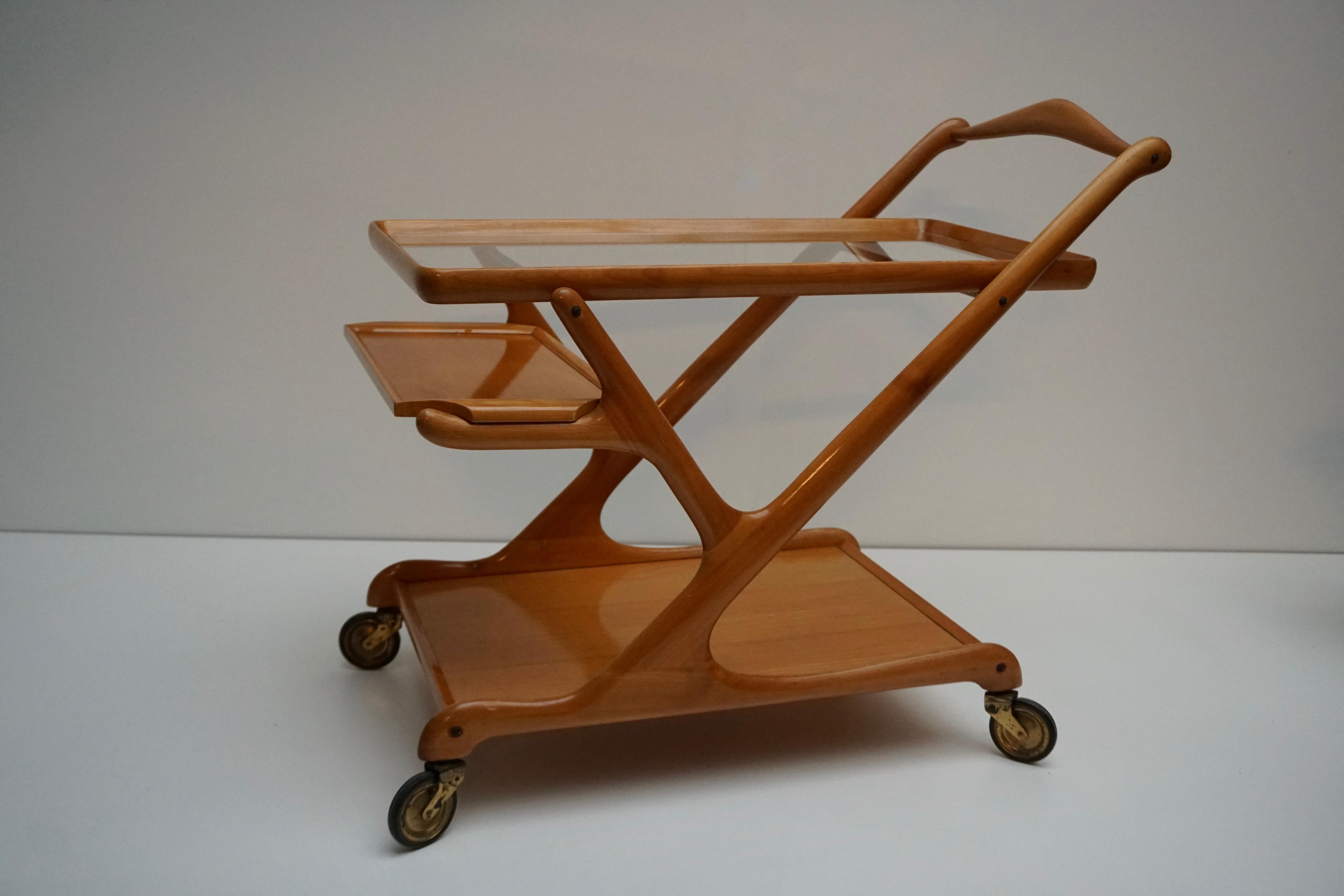 Mid-Century Modern Elegant Wooden Bar Cart Serving Trolley, Italy, 1950s For Sale
