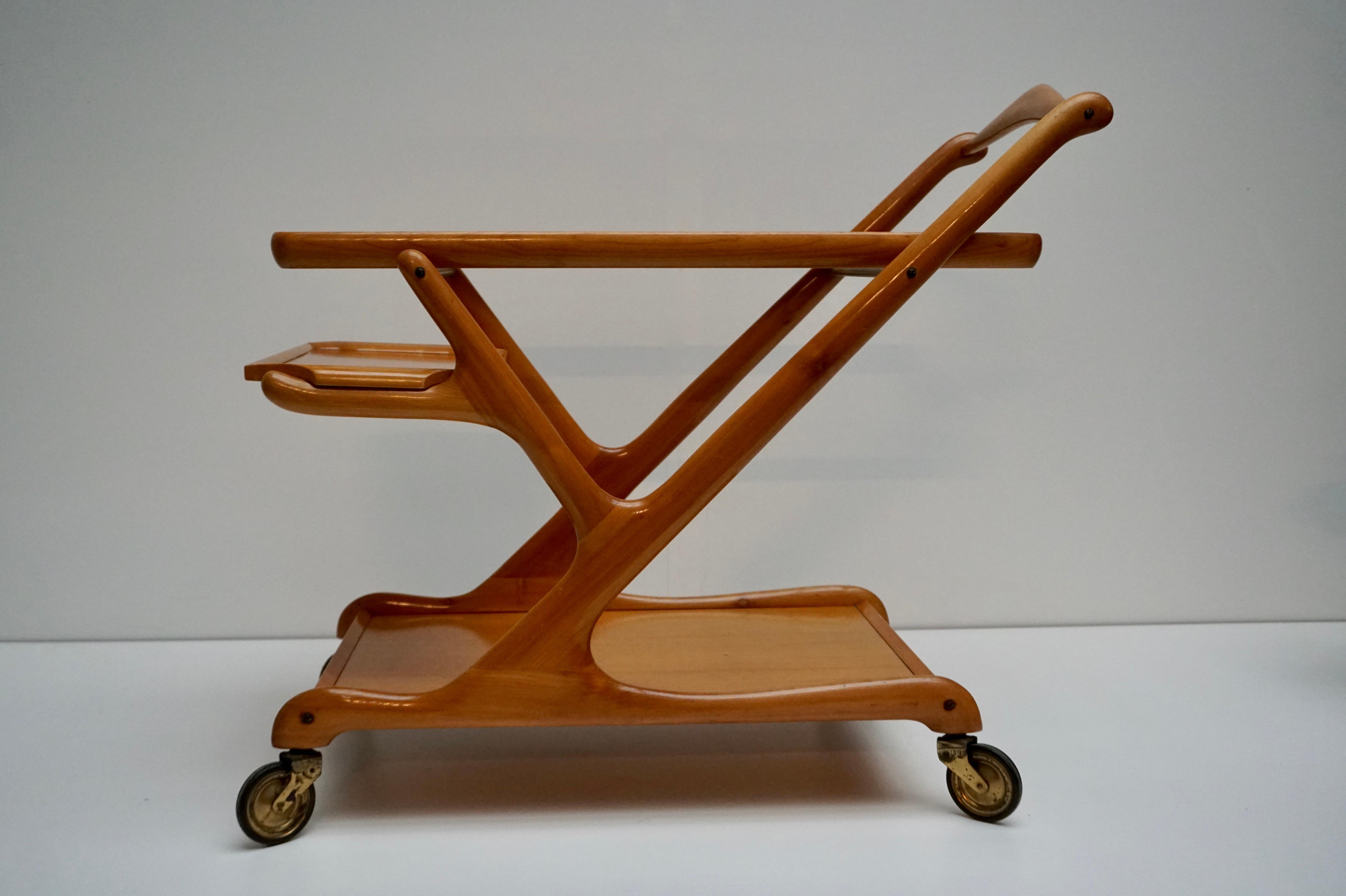 Elegant Wooden Bar Cart Serving Trolley, Italy, 1950s In Good Condition For Sale In Antwerp, BE