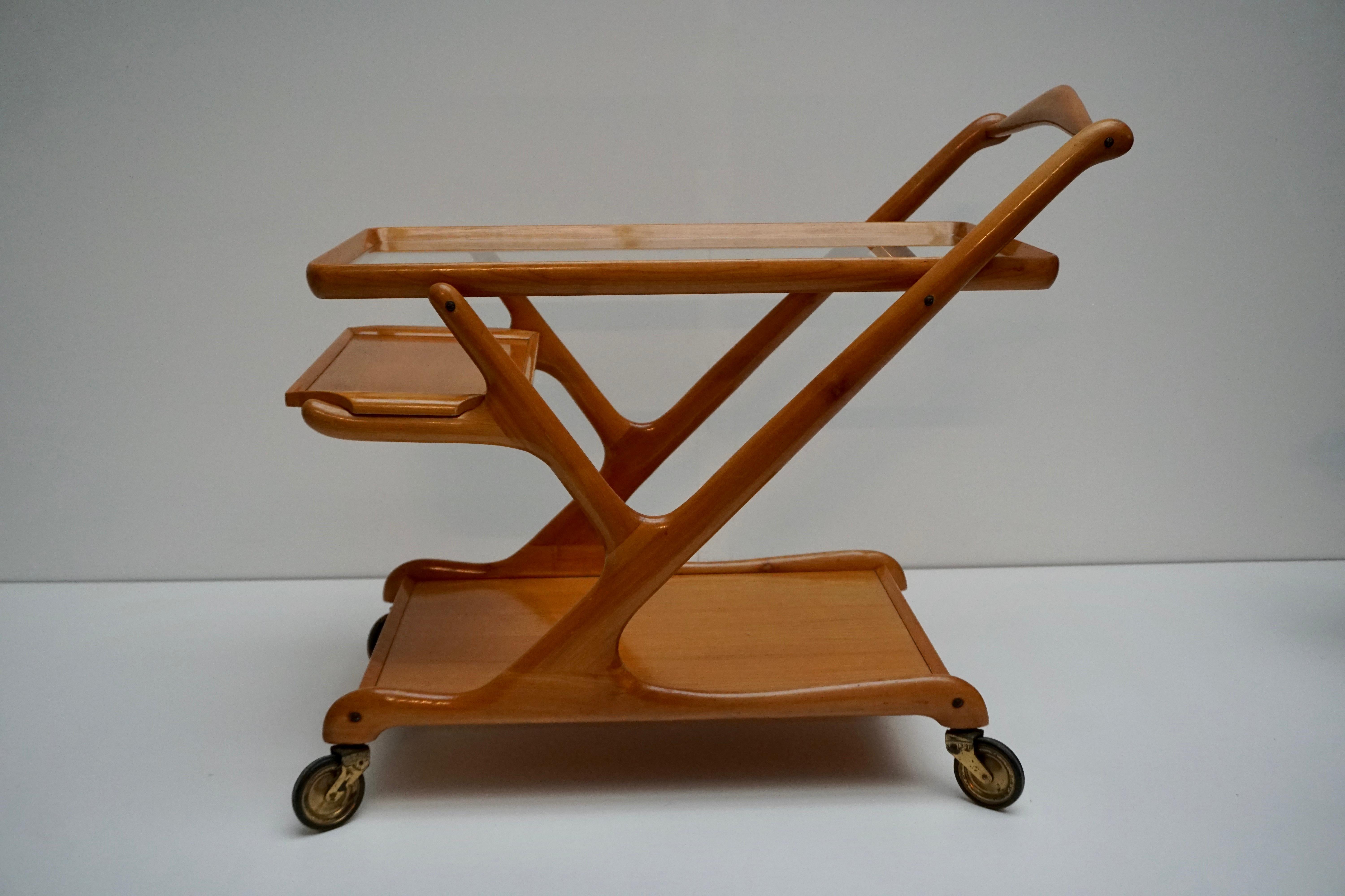 Elegant Wooden Bar Cart Serving Trolley, Italy, 1950s In Good Condition For Sale In Antwerp, BE