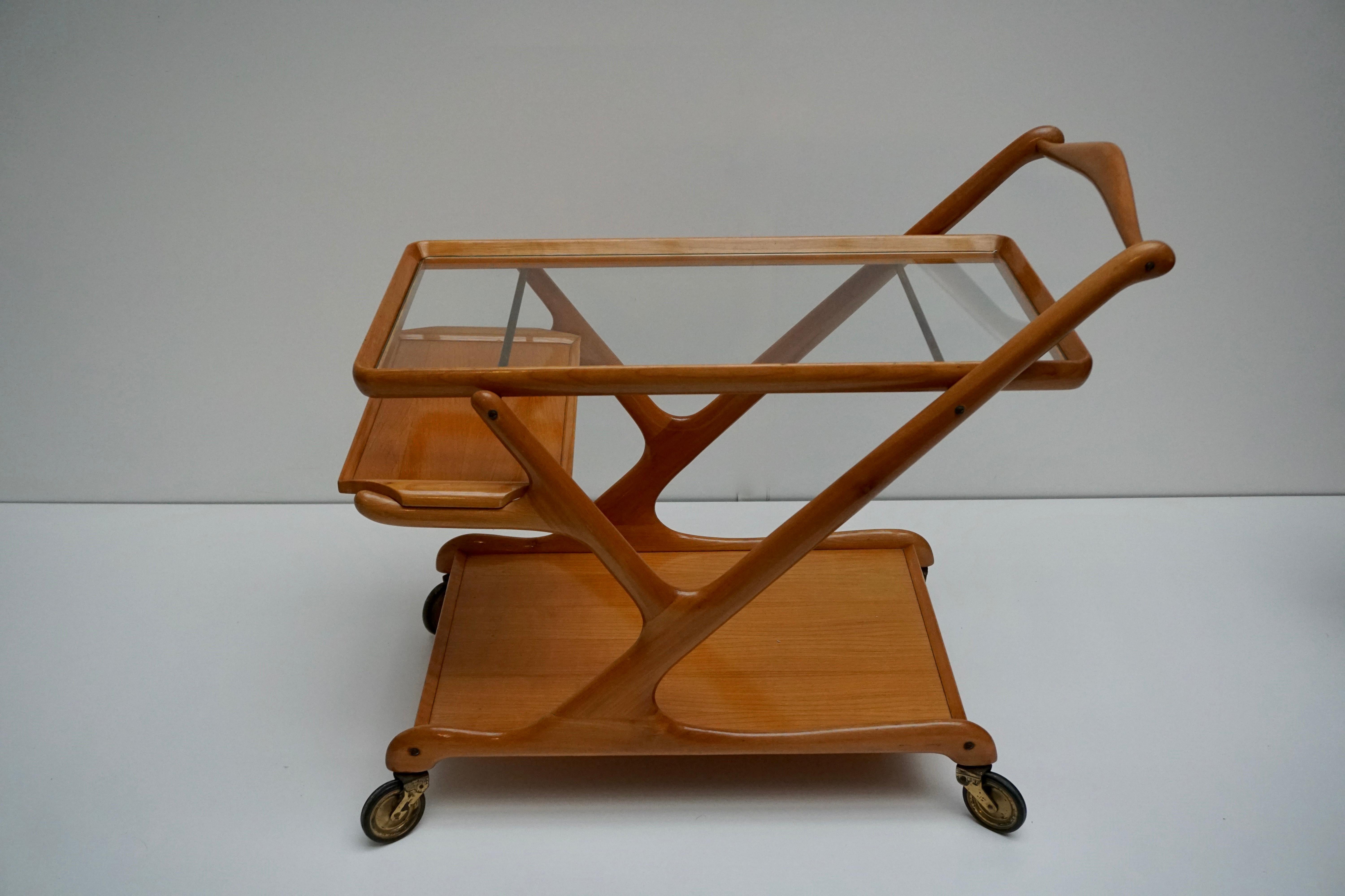 20th Century Elegant Wooden Bar Cart Serving Trolley, Italy, 1950s For Sale