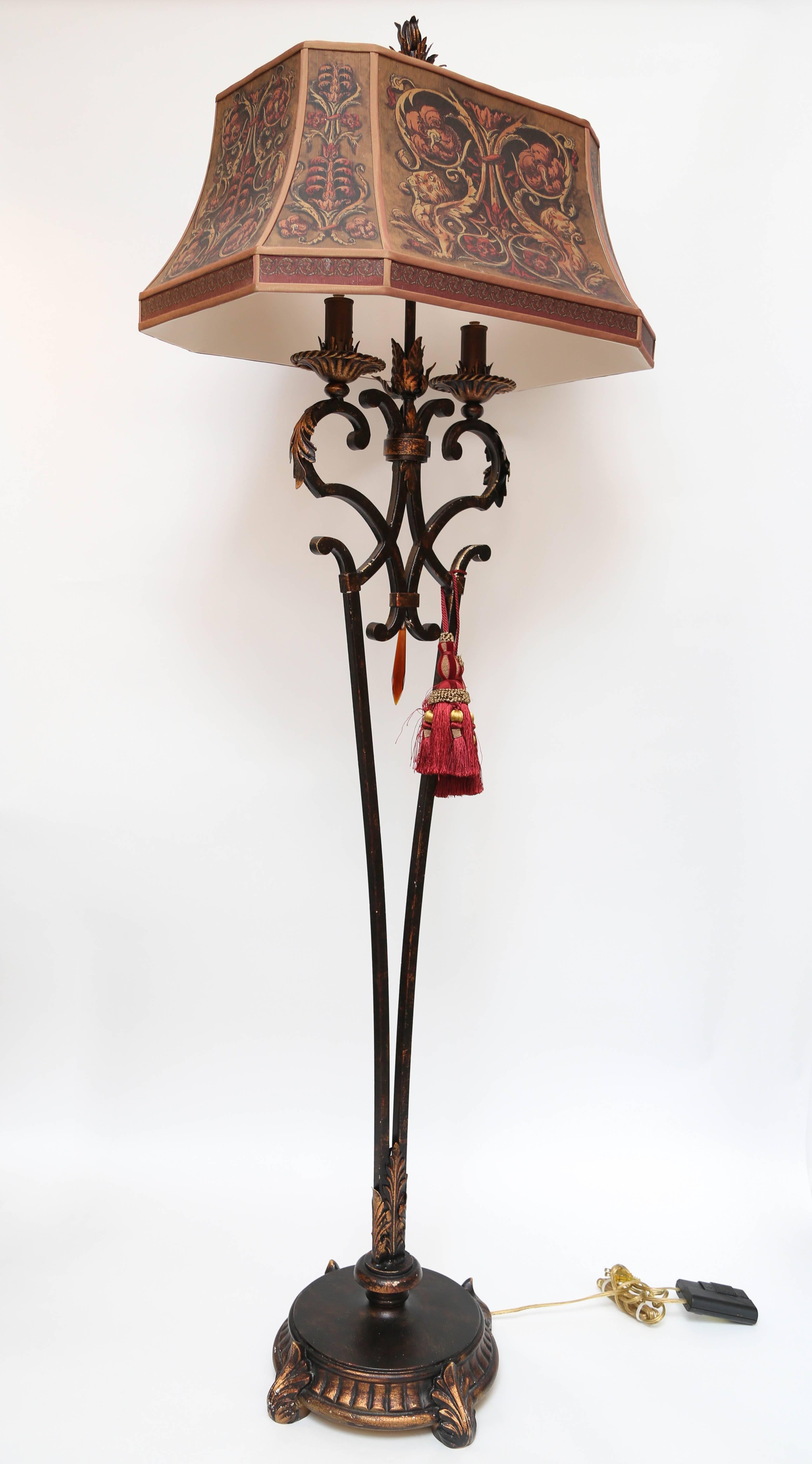 20th Century Elegant Wrought Iron Floor Lamp by Fine Art, 2004
