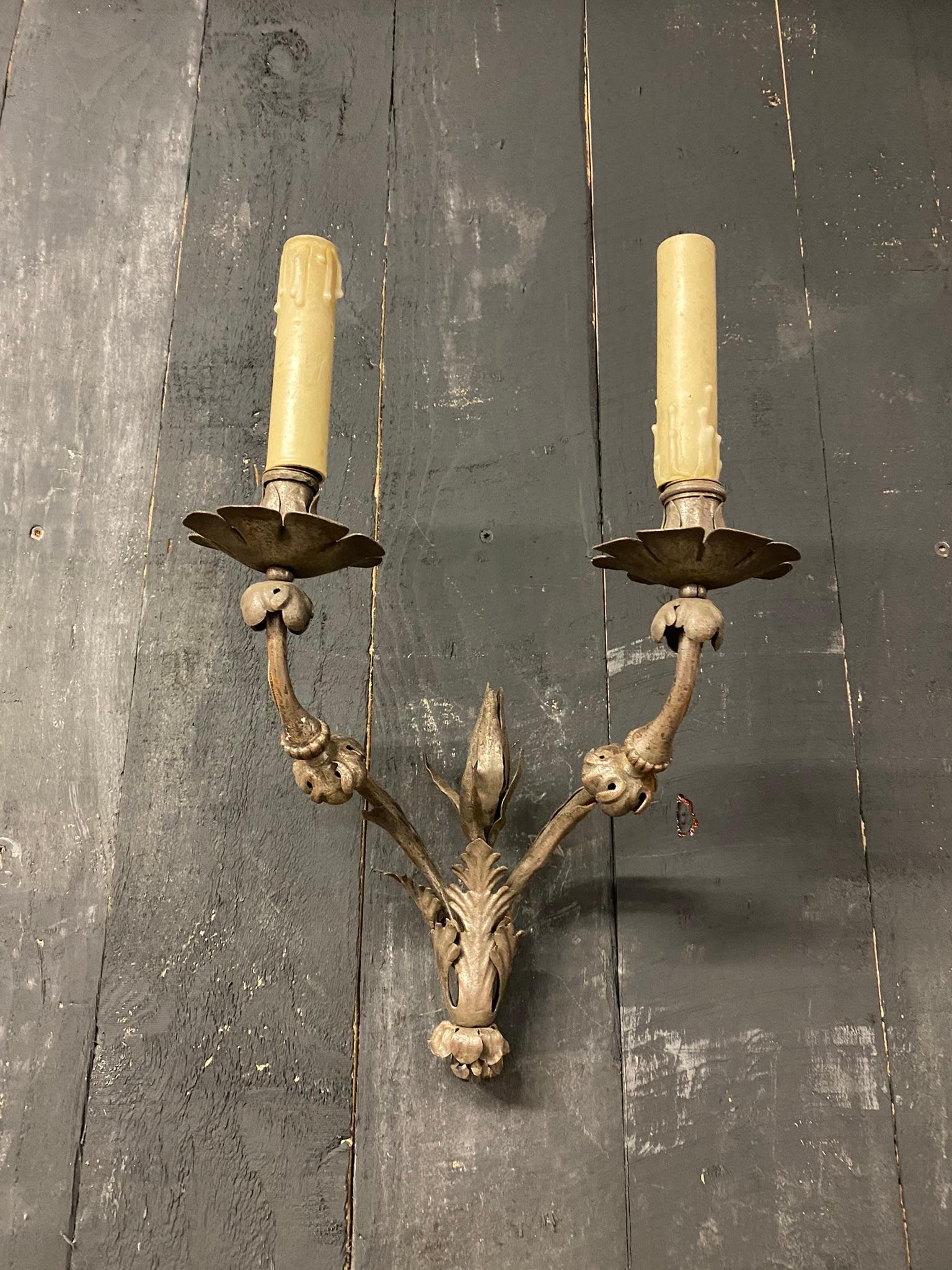 Elegant Wrought Iron Sconces from a Chateau in Central France, circa 1940/1950 For Sale 4