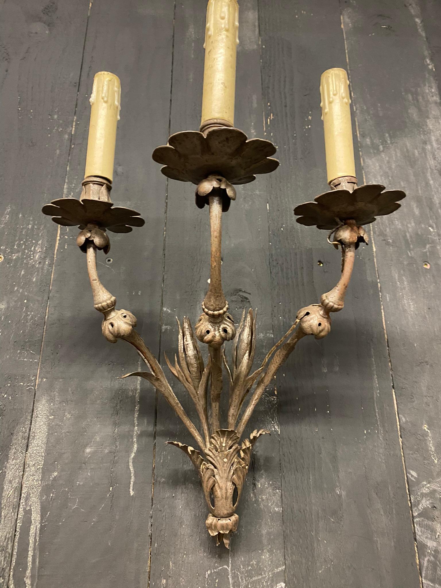 Elegant Wrought Iron Sconces from a Chateau in Central France, circa 1940/1950 For Sale 4