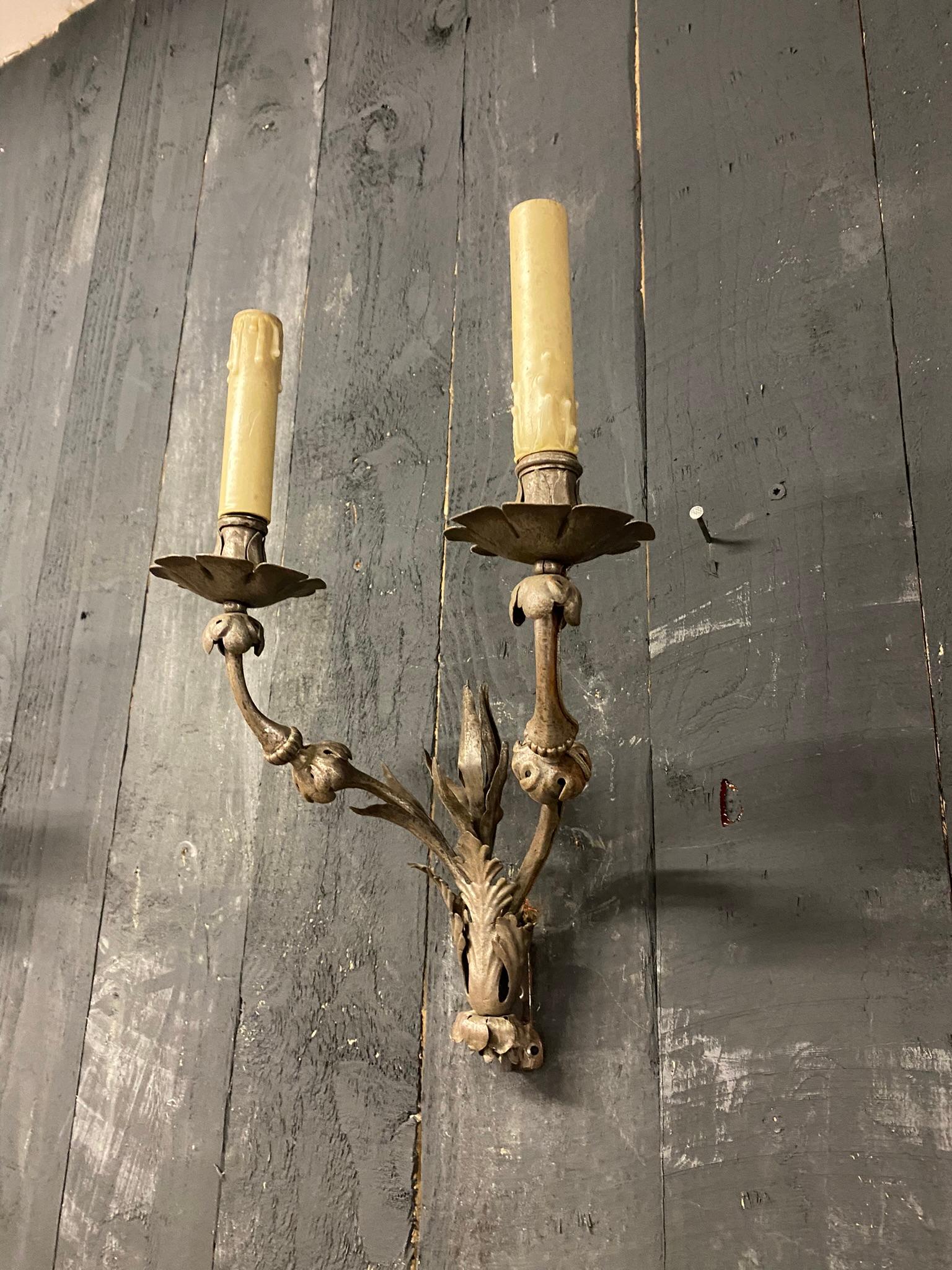 Elegant Wrought Iron Sconces from a Chateau in Central France, circa 1940/1950 For Sale 5
