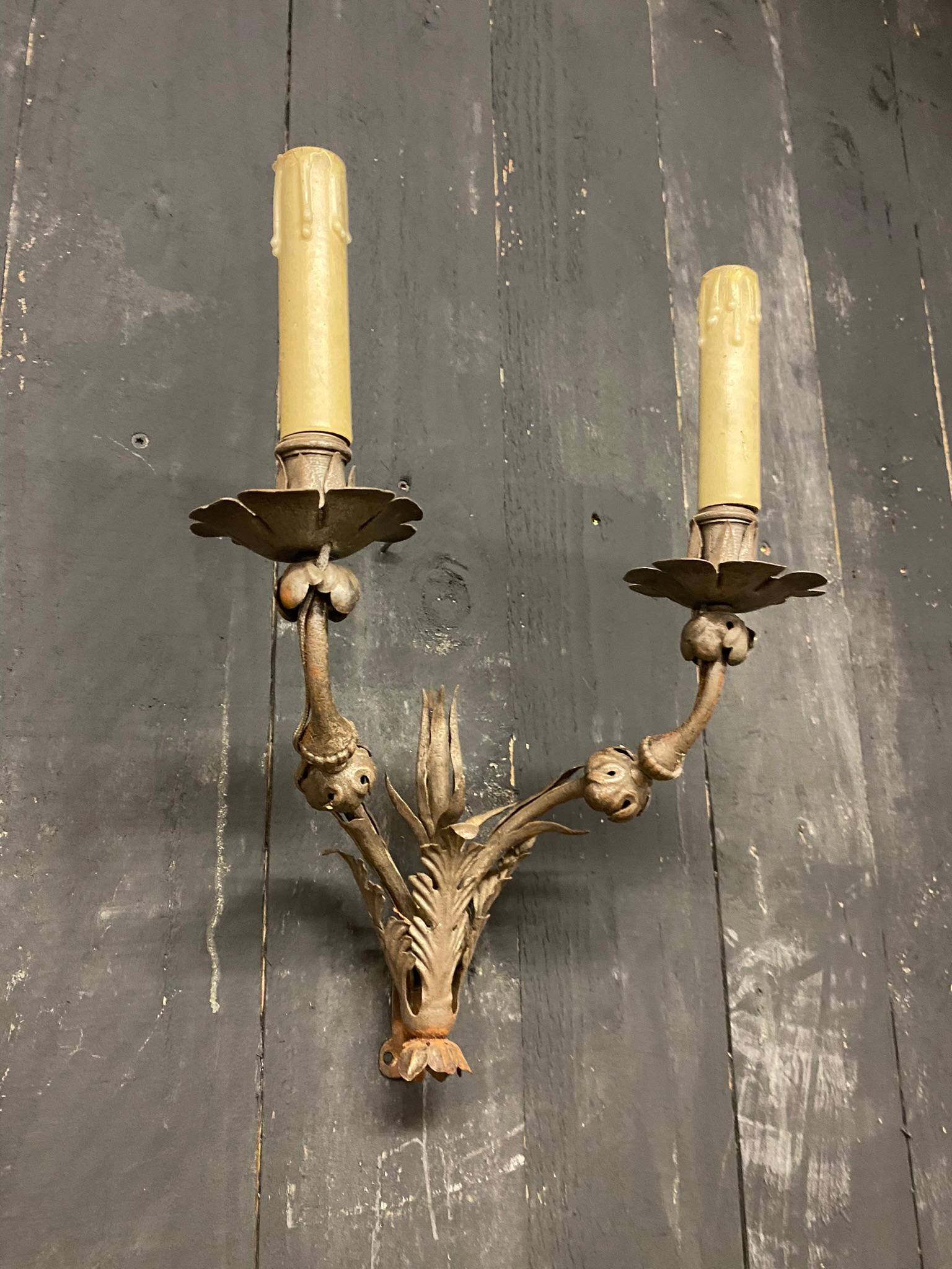 Elegant Wrought Iron Sconces from a Chateau in Central France, circa 1940/1950 In Good Condition For Sale In Saint-Ouen, FR