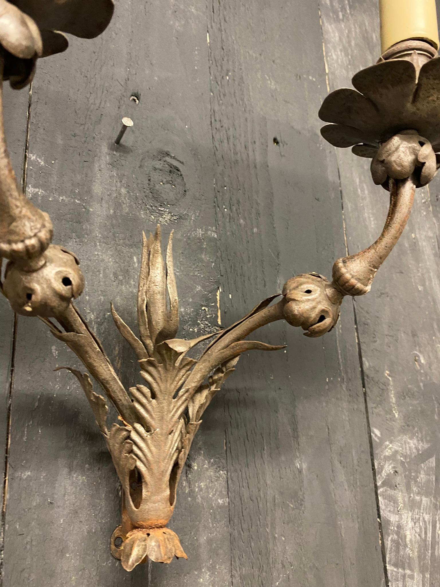 Elegant Wrought Iron Sconces from a Chateau in Central France, circa 1940/1950 For Sale 1