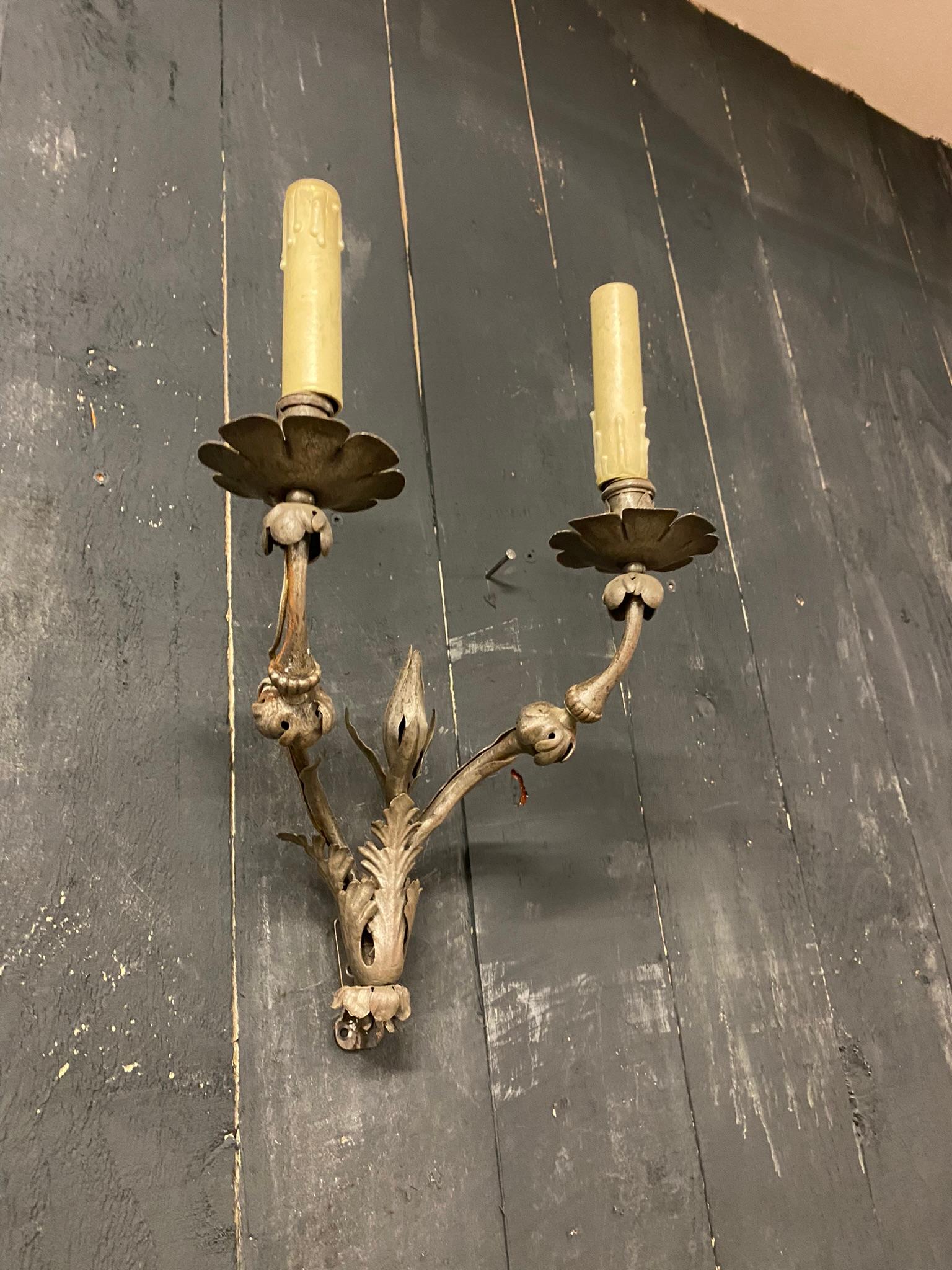 Elegant Wrought Iron Sconces from a Chateau in Central France, circa 1940/1950 For Sale 3