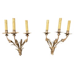Elegantes candelabros de hierro forjado de un castillo del centro de Francia, hacia 1940/1950