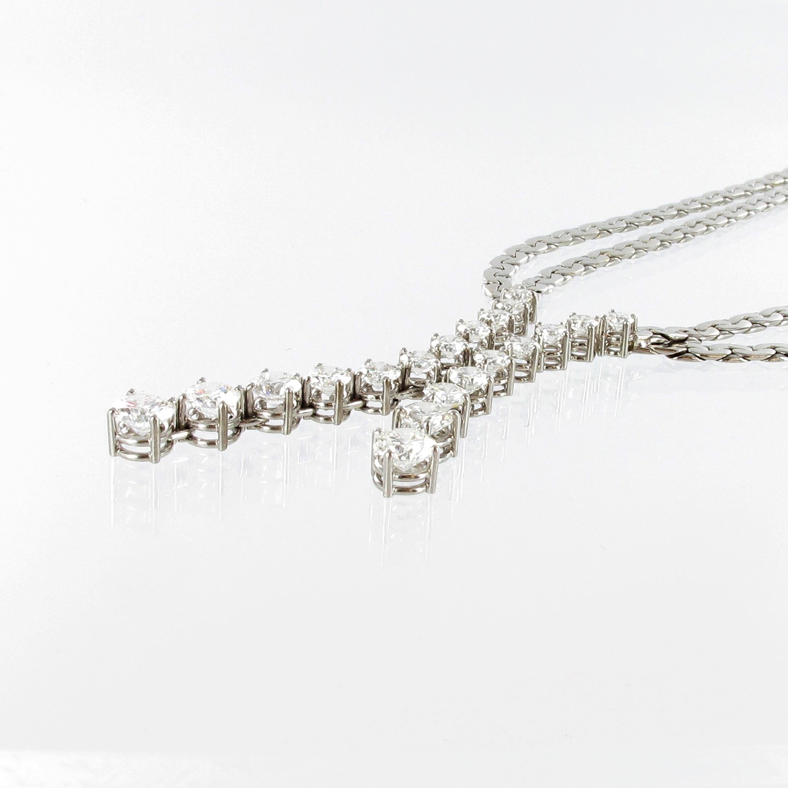 Elegante elegante Y-förmige Diamant-Halskette aus 18 Karat Weißgold (Zeitgenössisch) im Angebot