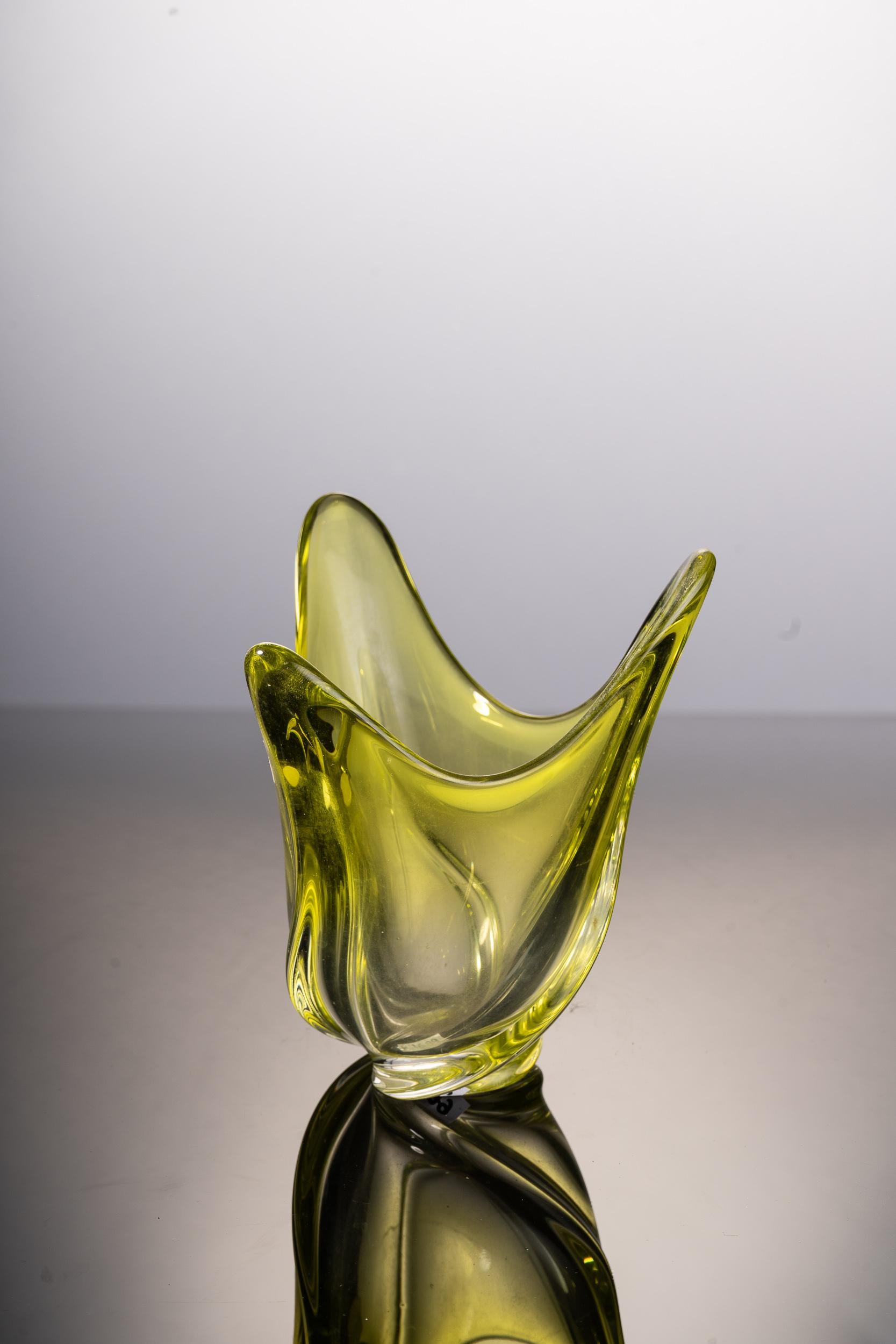 Elegant Yellow and Clear Glass Vase In Good Condition In Leuven , BE