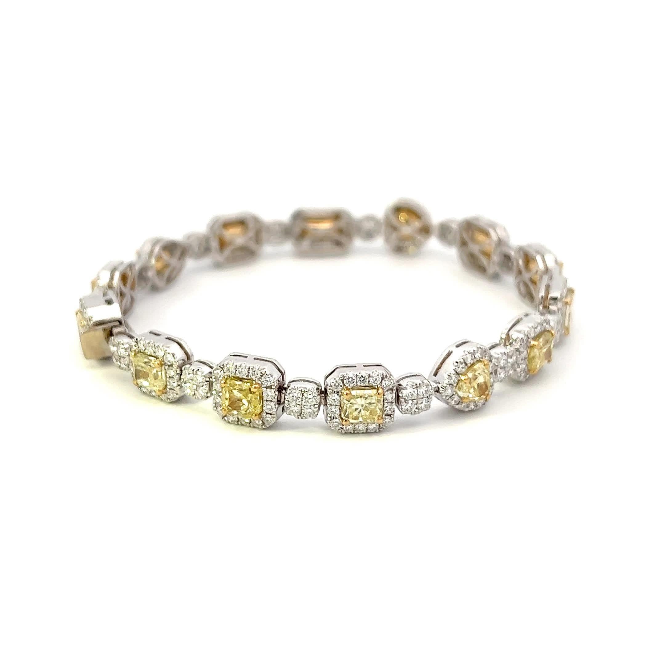 Dieses atemberaubende Armband besticht durch sein fesselndes Design, das mit gelben Diamanten und funkelnden weißen Akzenten verziert ist. Mit Präzision gefertigt, verleiht sie jedem Outfit einen Hauch von Luxus und ist sowohl für legere als auch