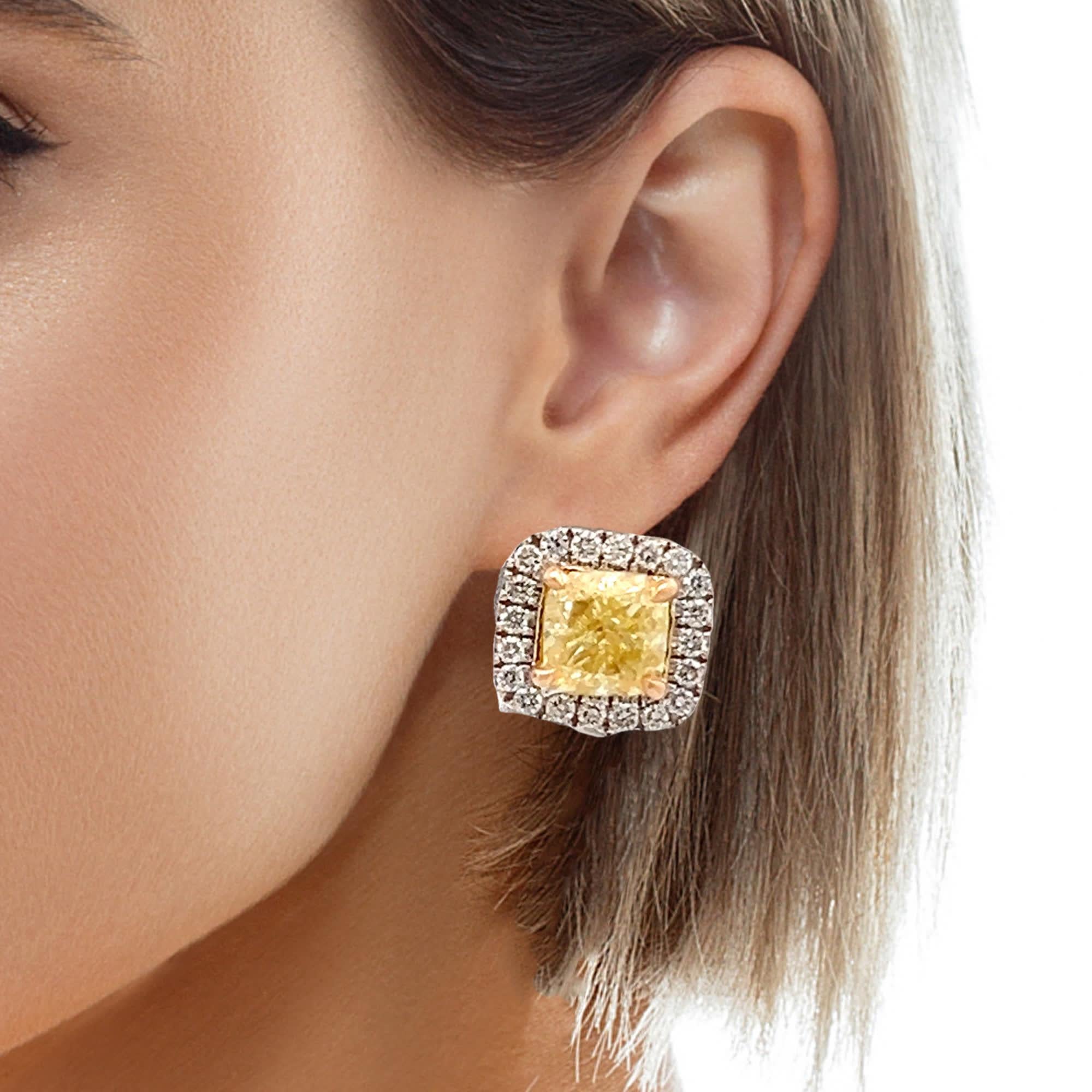 Donna Eleganti orecchini di diamanti gialli in vendita