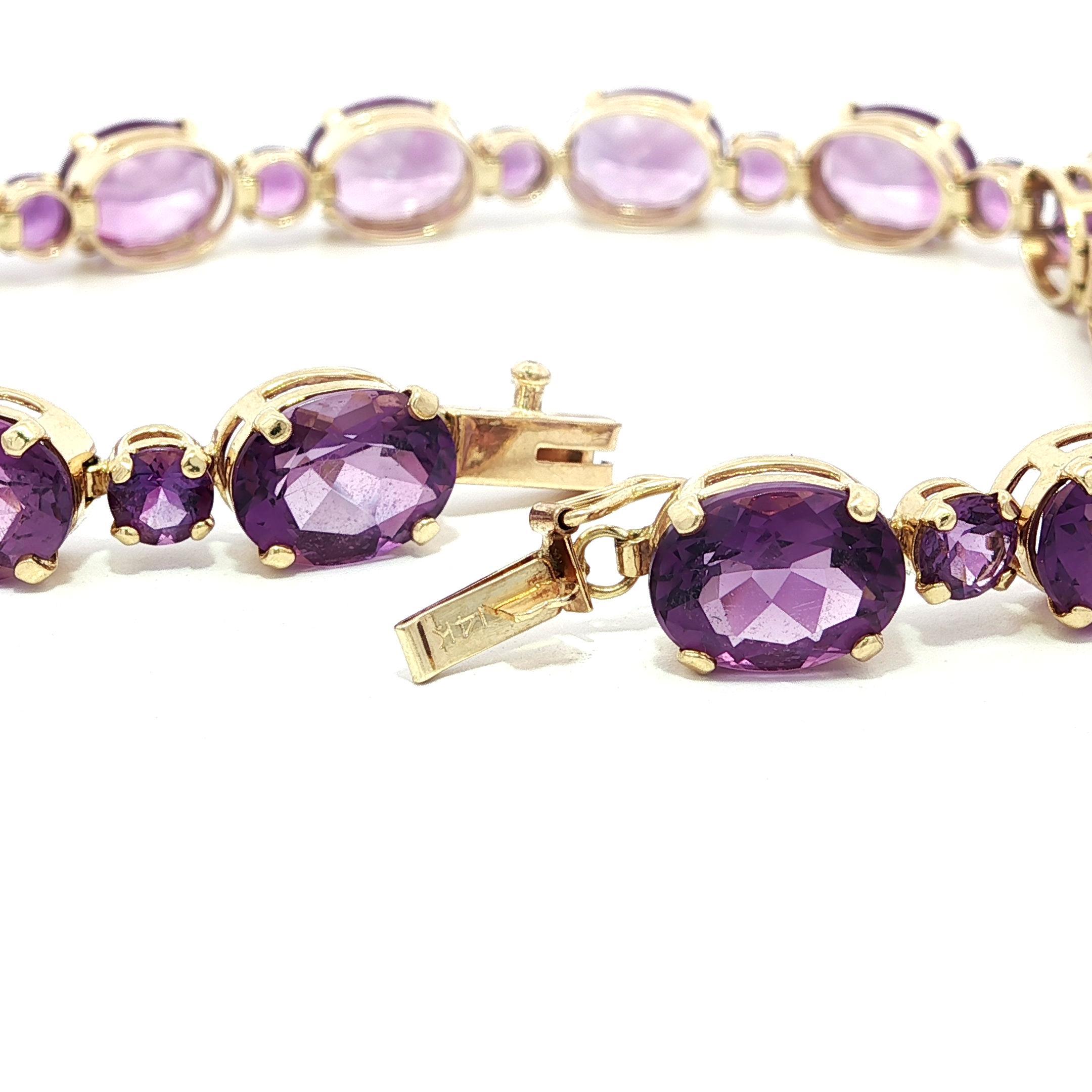 Eleganza in oro giallo: bracciale alternato con ametista ovale e rotonda In condizioni ottime in vendita a Montclair, NJ
