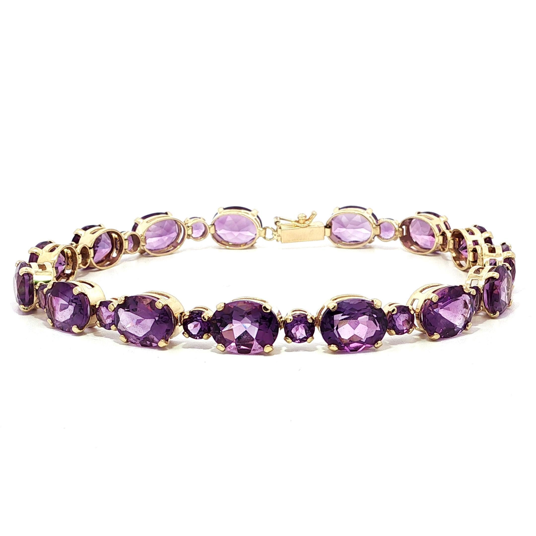 Eleganza in oro giallo: bracciale alternato con ametista ovale e rotonda in vendita
