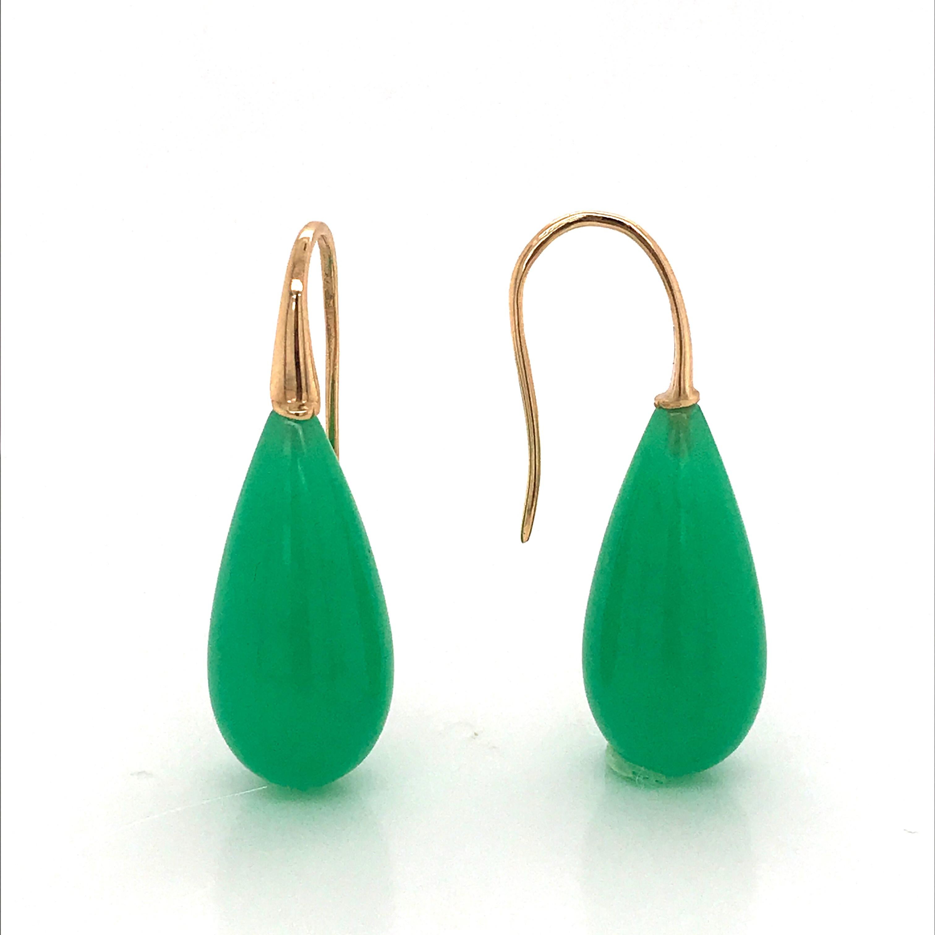 Beautiful and Elegant Yellow Gold and Jade Earrings.
Yellow Gold 18 Carat
Natural Jade