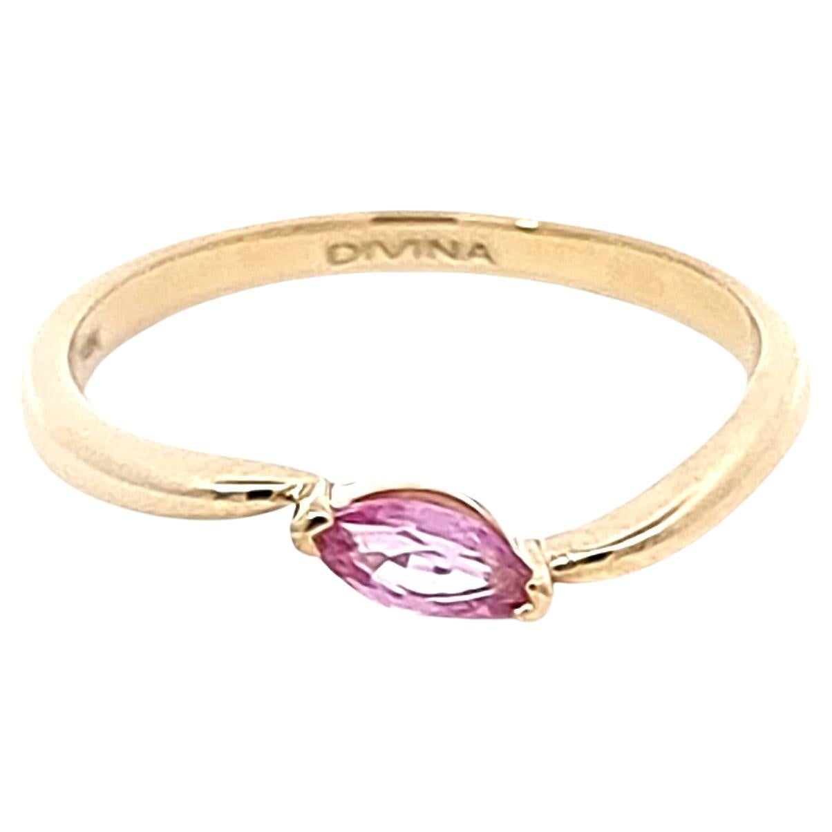 Elegant Yellow Gold Ring with a Single Pink Sapphire in Marquise Cut For Sale