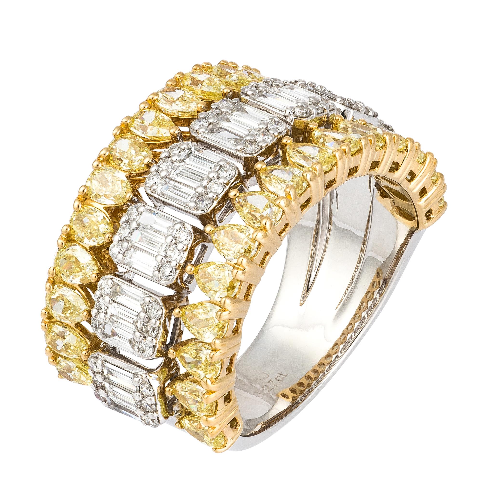 Elegant Yellow White Diamond White Gold 18k Ring for Her In New Condition For Sale In Montreux, CH