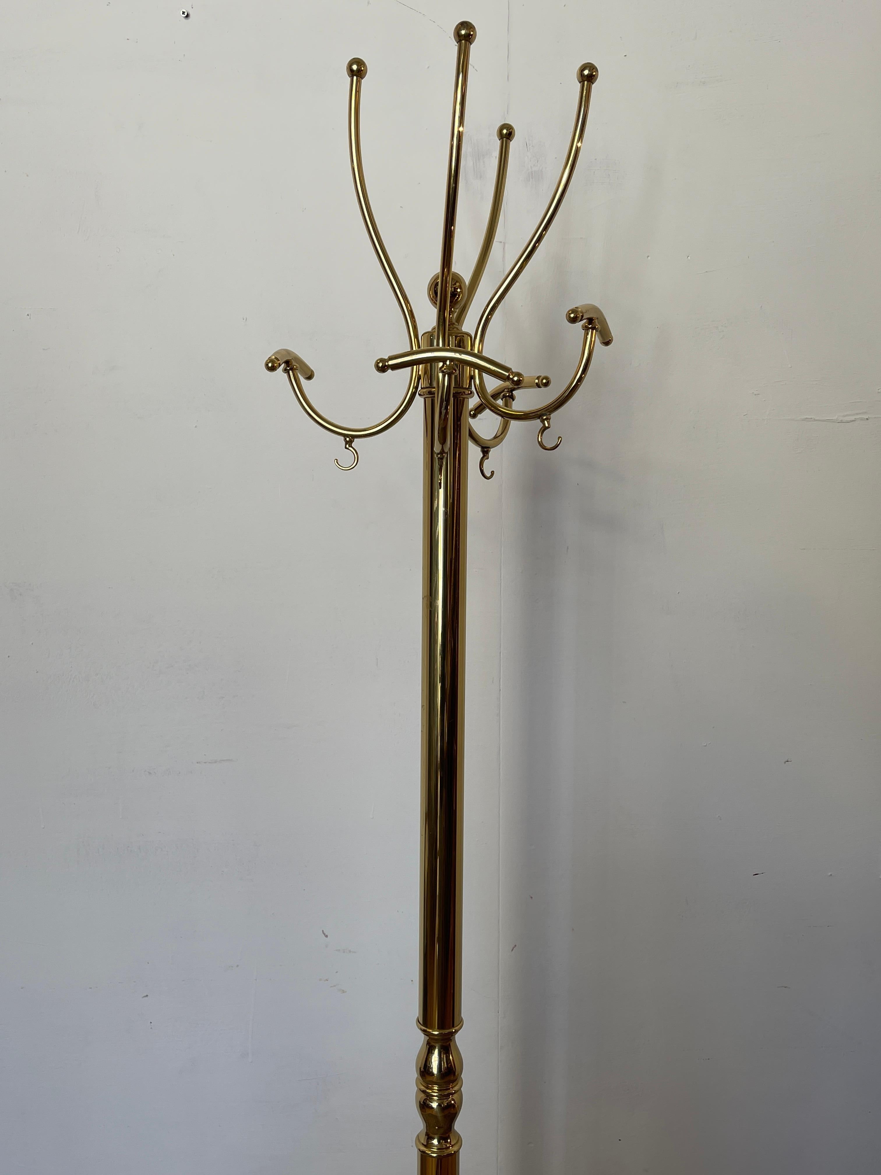 20th Century Elegante Appendiabiti da terra in ottone lucido, stile classico e raffinato 1980 in vendita