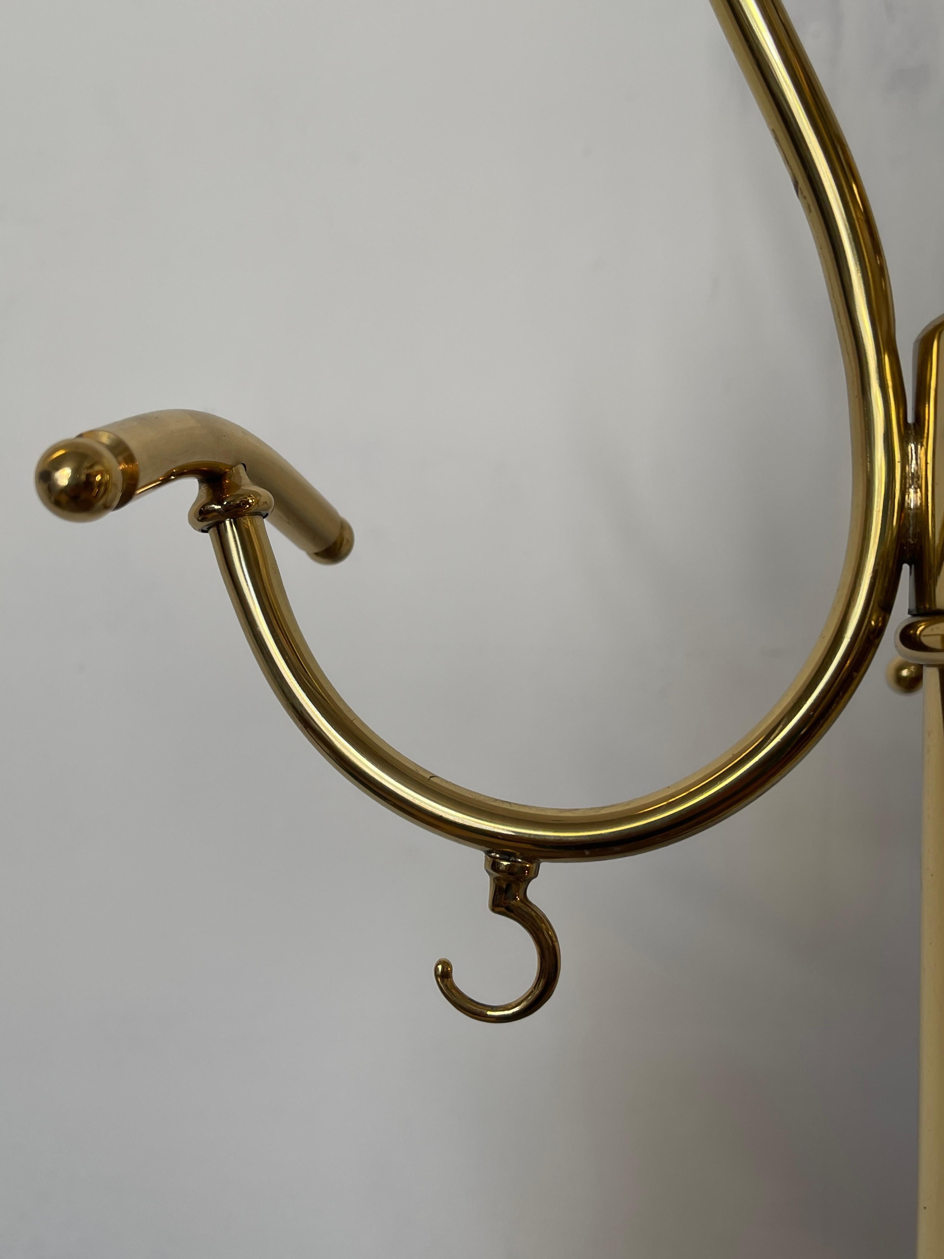 Elegante Appendiabiti da terra in ottone lucido, stile classico e raffinato 1980 in vendita 2