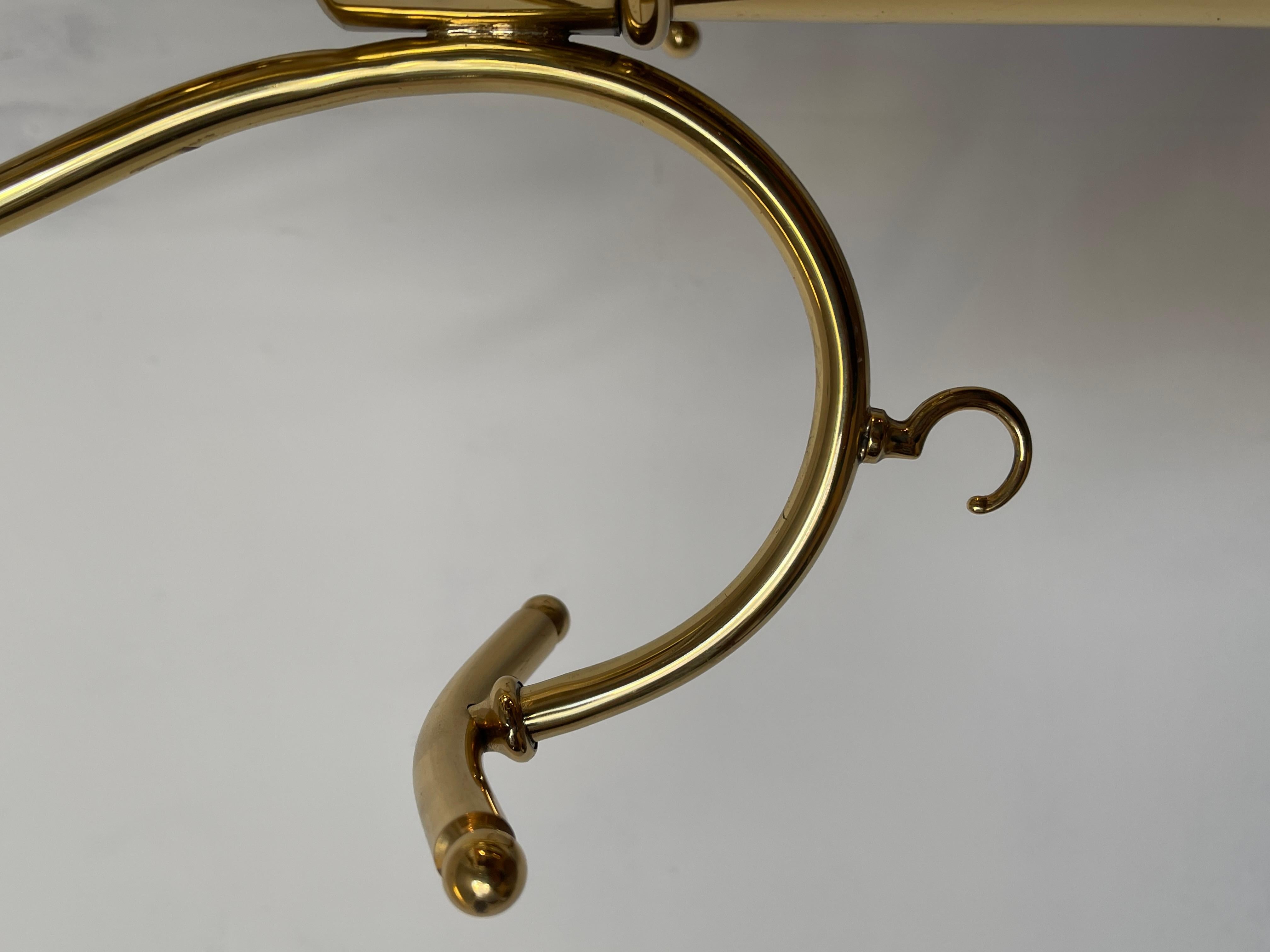 Elegante Appendiabiti da terra in ottone lucido, stile classico e raffinato 1980 in vendita 2