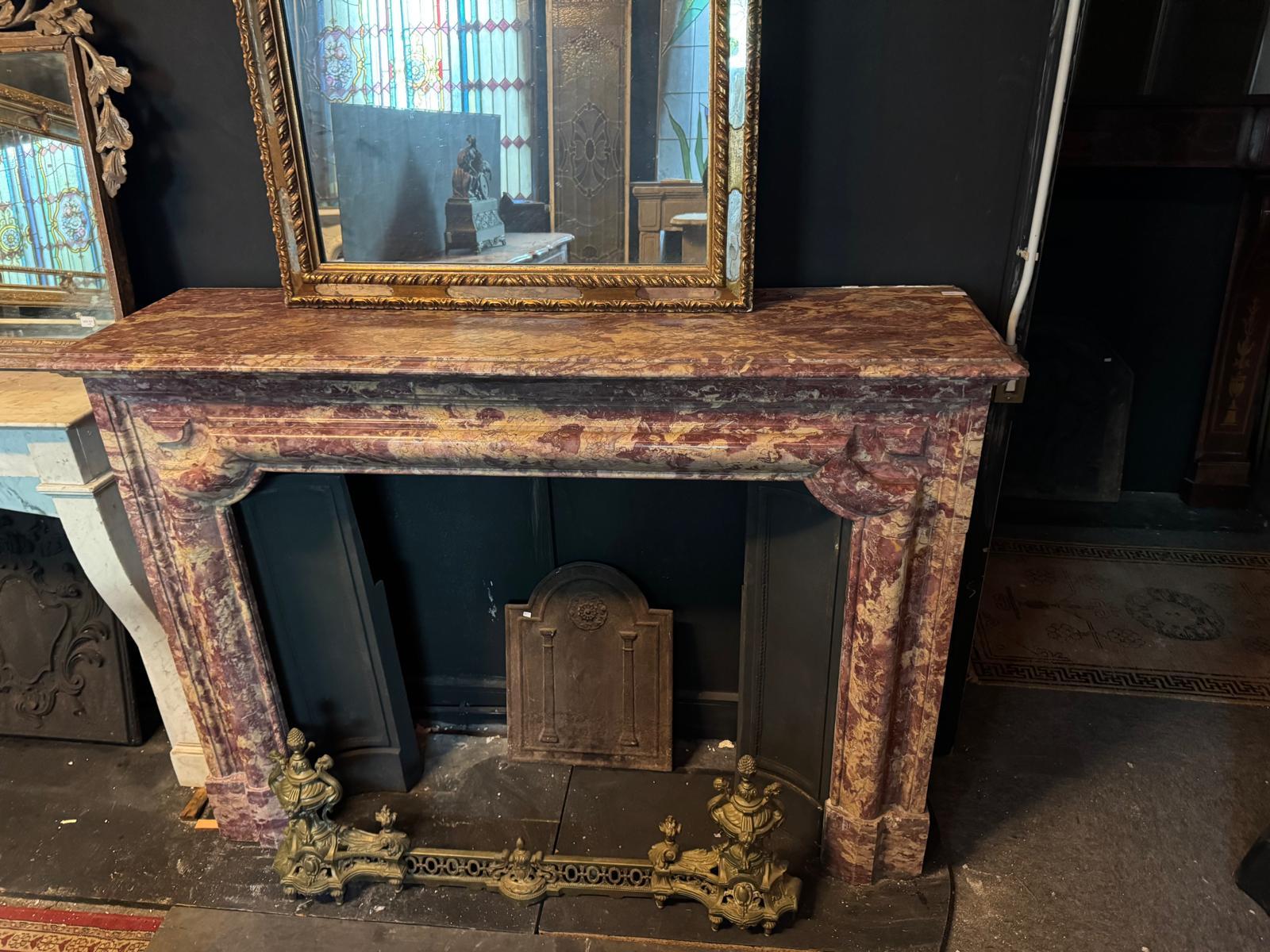 19th Century Elegante camino mantello antico in marmo policromo fior di pesco, italia in vendita