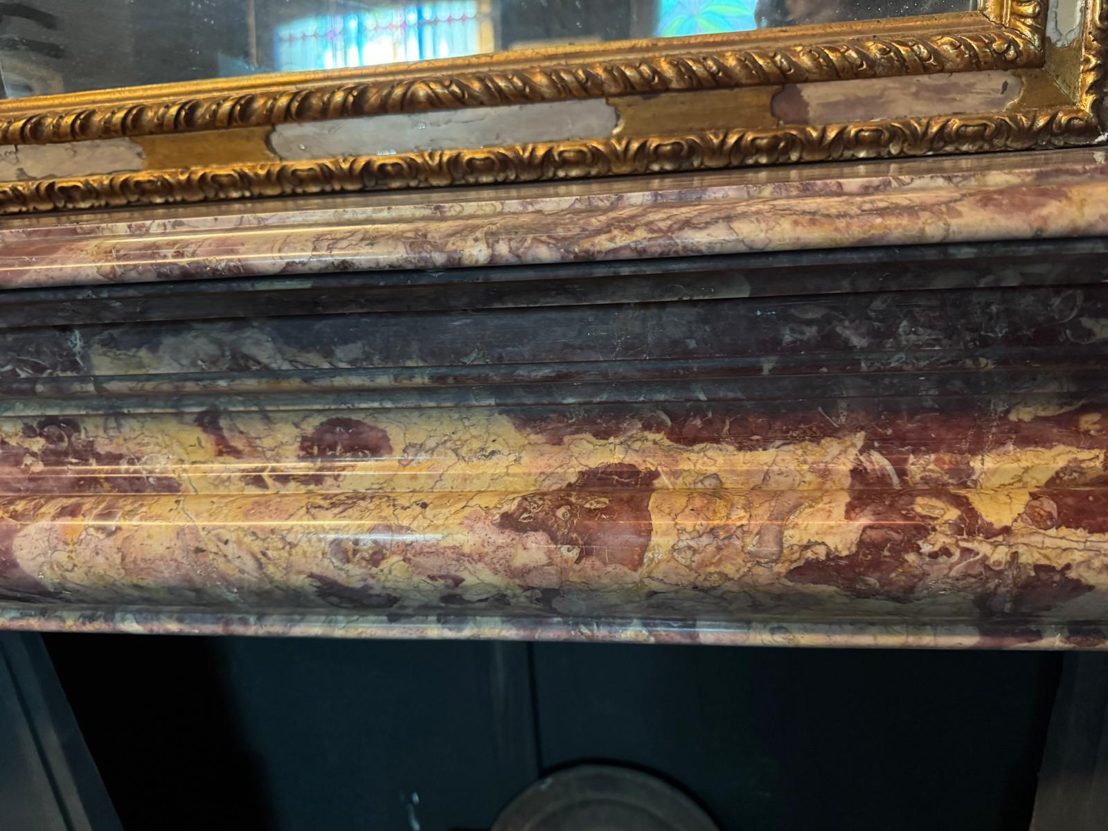 Marmo Elegante camino mantello antico in marmo policromo fior di pesco, italia in vendita