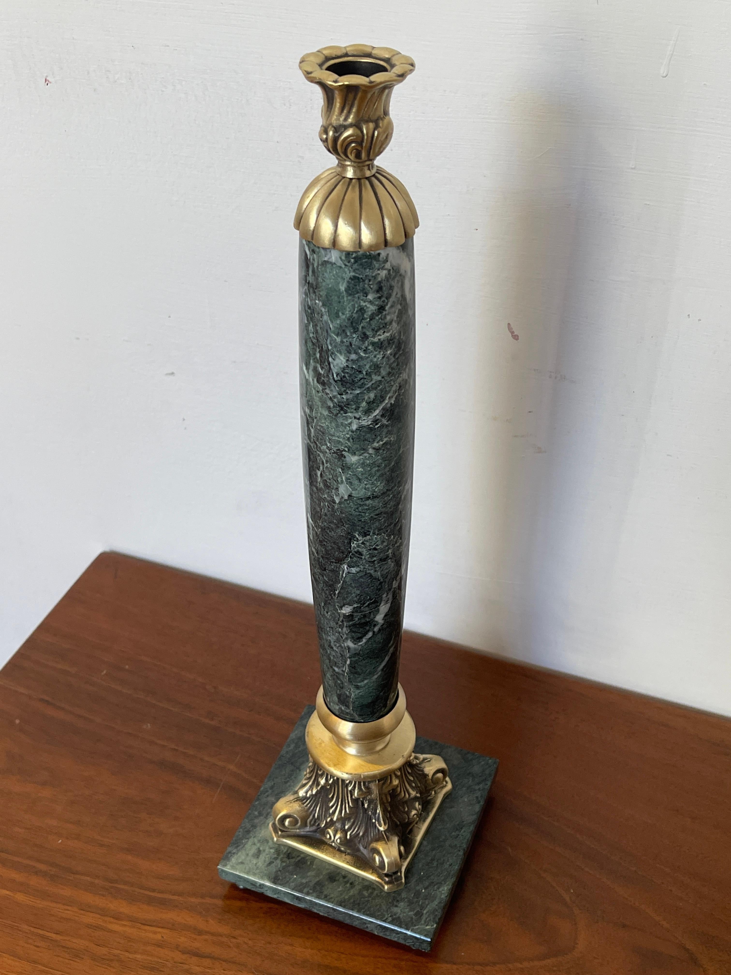 Eleganter italienischer Kerzenleuchter aus grünem Marmor und Bronze, 1990er Jahre (20th Century) im Angebot