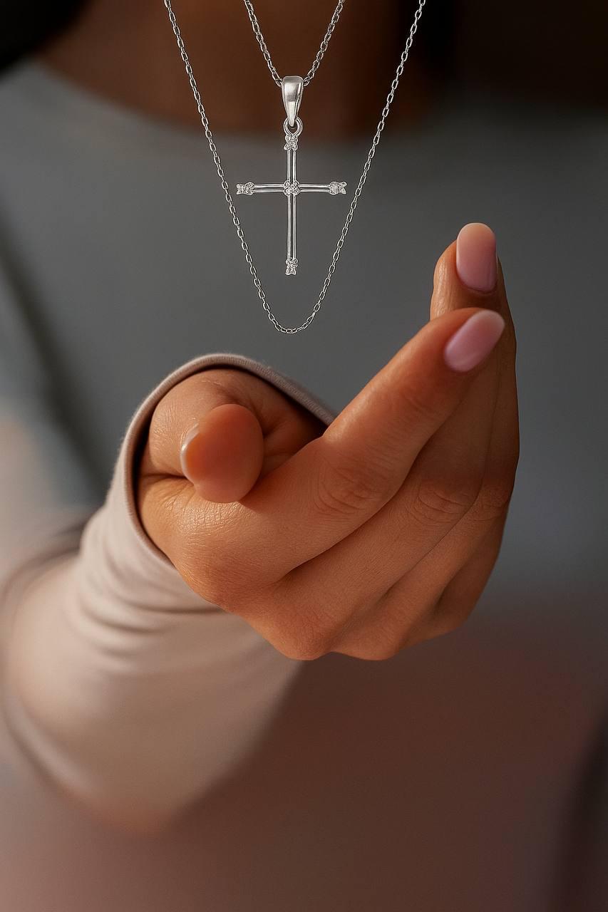 Eleganter Anhänger in Kreuzform aus 18 Karat Gold (Art nouveau) im Angebot