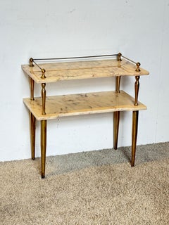 Élégante table basse à deux plateaux "Golden Touch" en laiton et marbre, années 1960