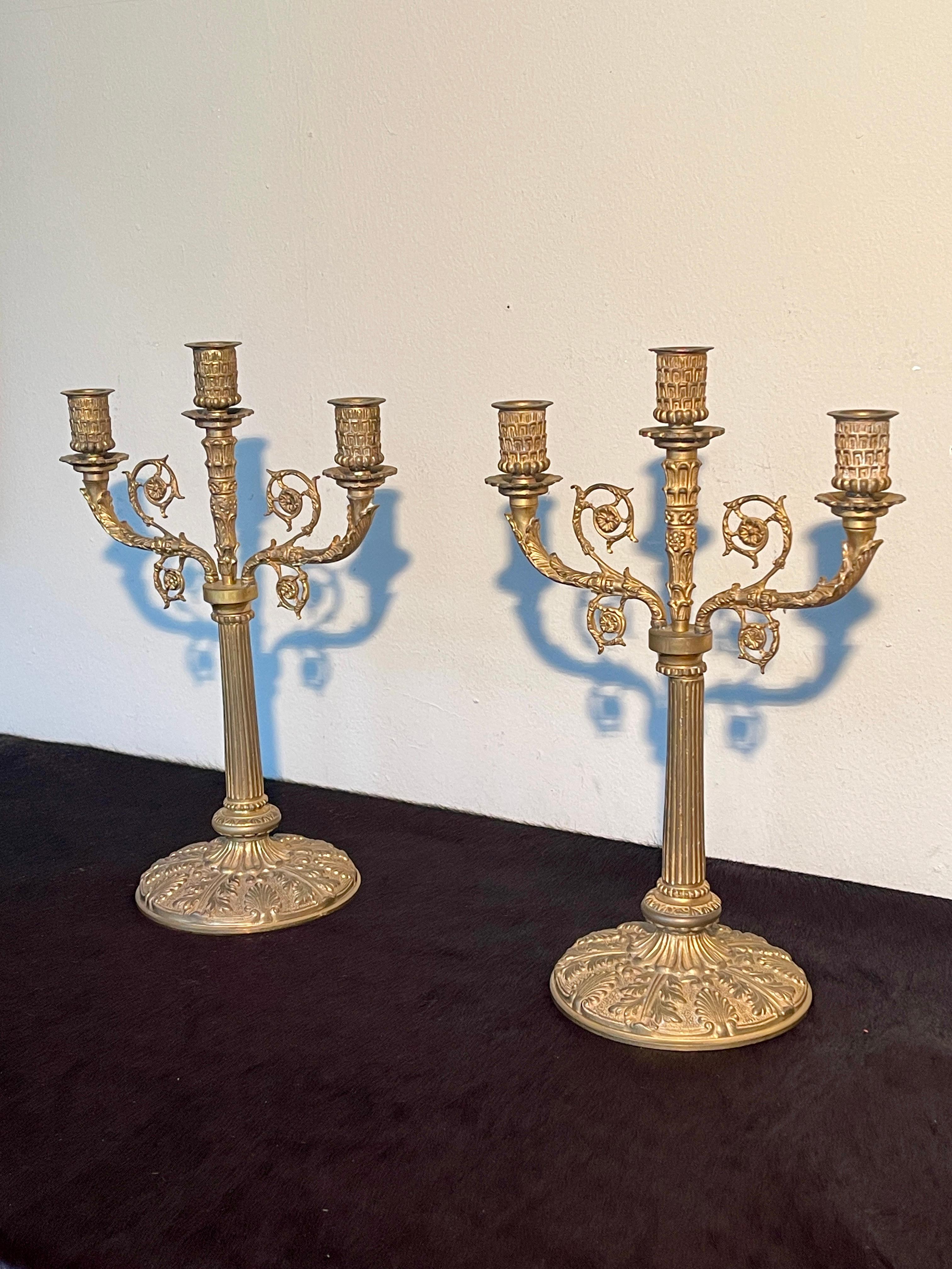 Ottone Elegante Coppia di Candelabri in Bronzo Dorato - Stile Classico in vendita