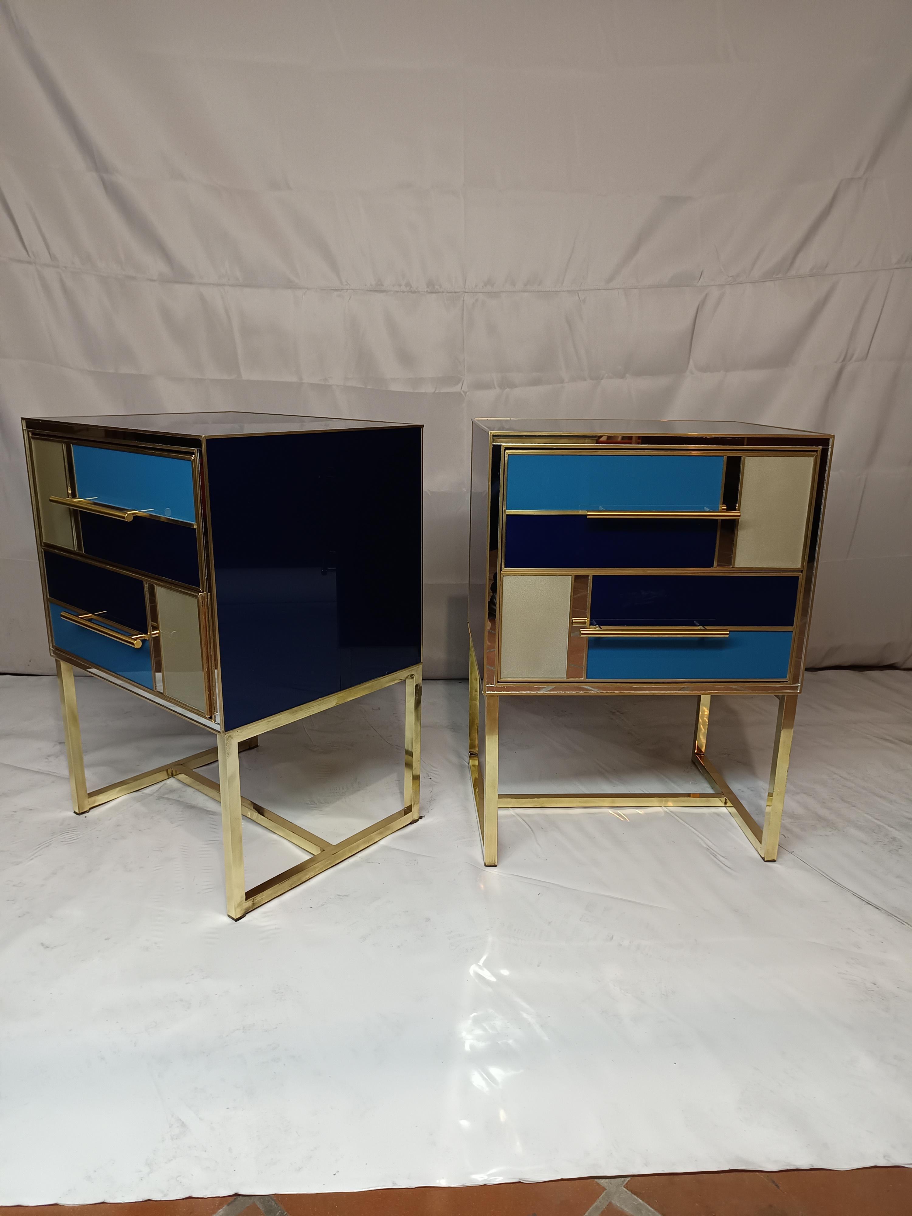Mid-Century Modern Coppia Comodini wood , blu oro e specchio con piede in ottone  For Sale