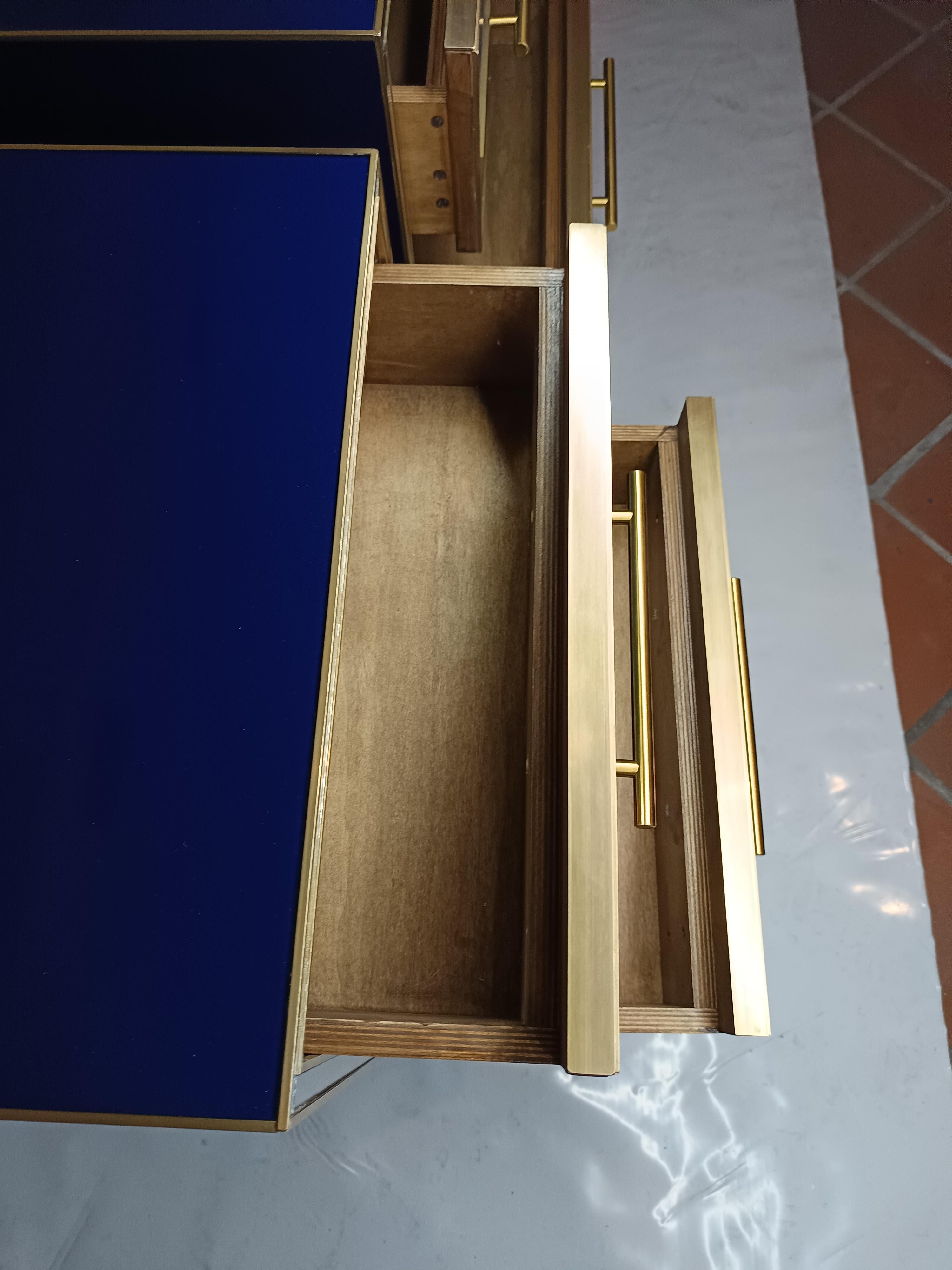 Coppia Comodini Holz , blu Oro e specchio con Piede in ottone  im Zustand „Neu“ im Angebot in Guazzora, IT