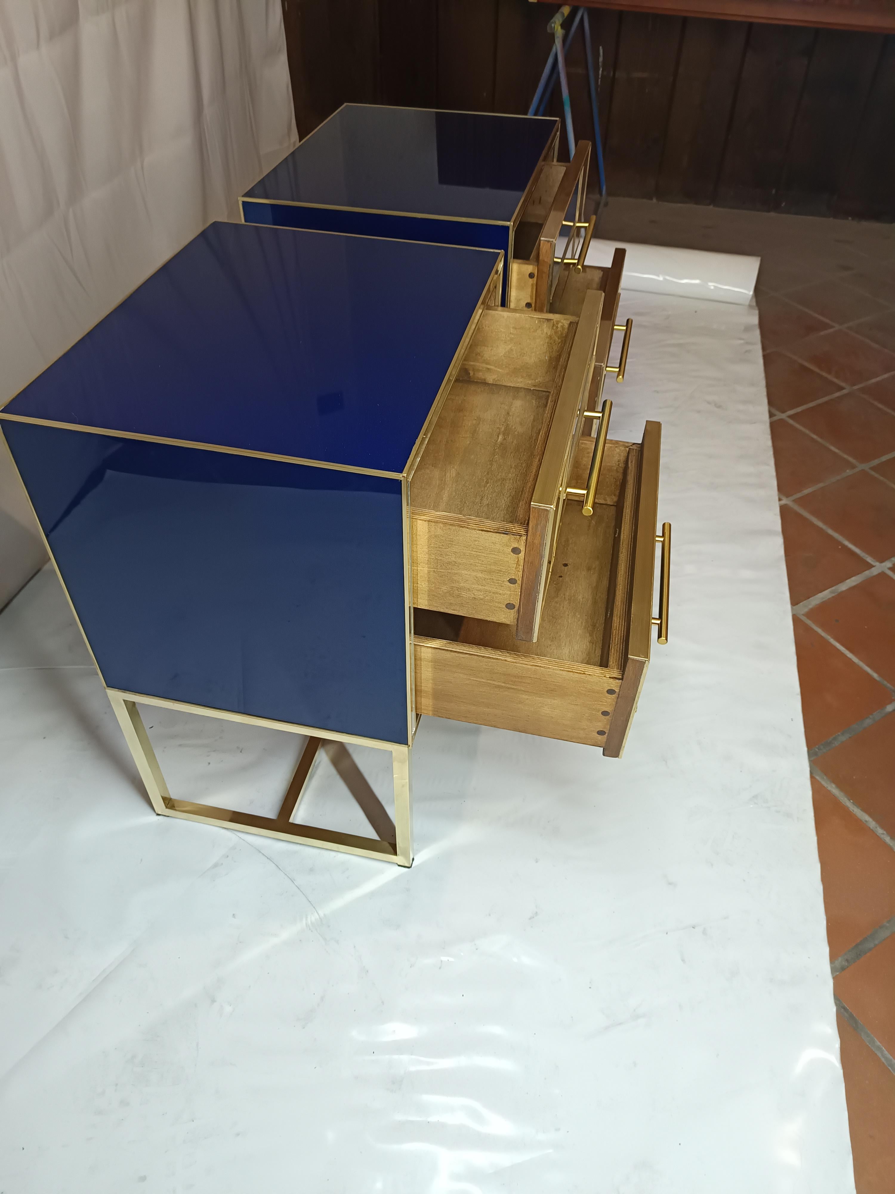 Brass Coppia Comodini wood , blu oro e specchio con piede in ottone  For Sale