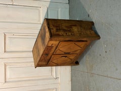 Elegante credenza risalente alla fine dell’Ottocento realizzata in Ciliegio