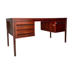 Stylish Torbjørn Afdar Executive Desk